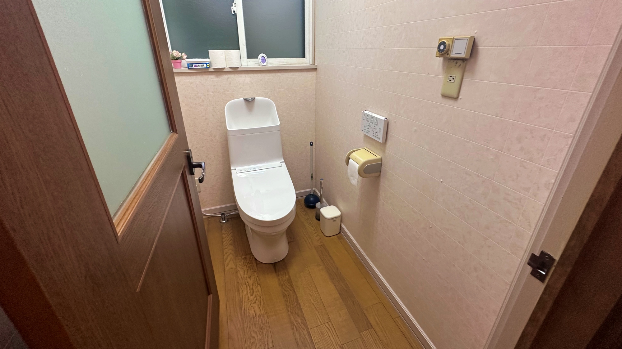 共用のトイレは1階と2階にあります