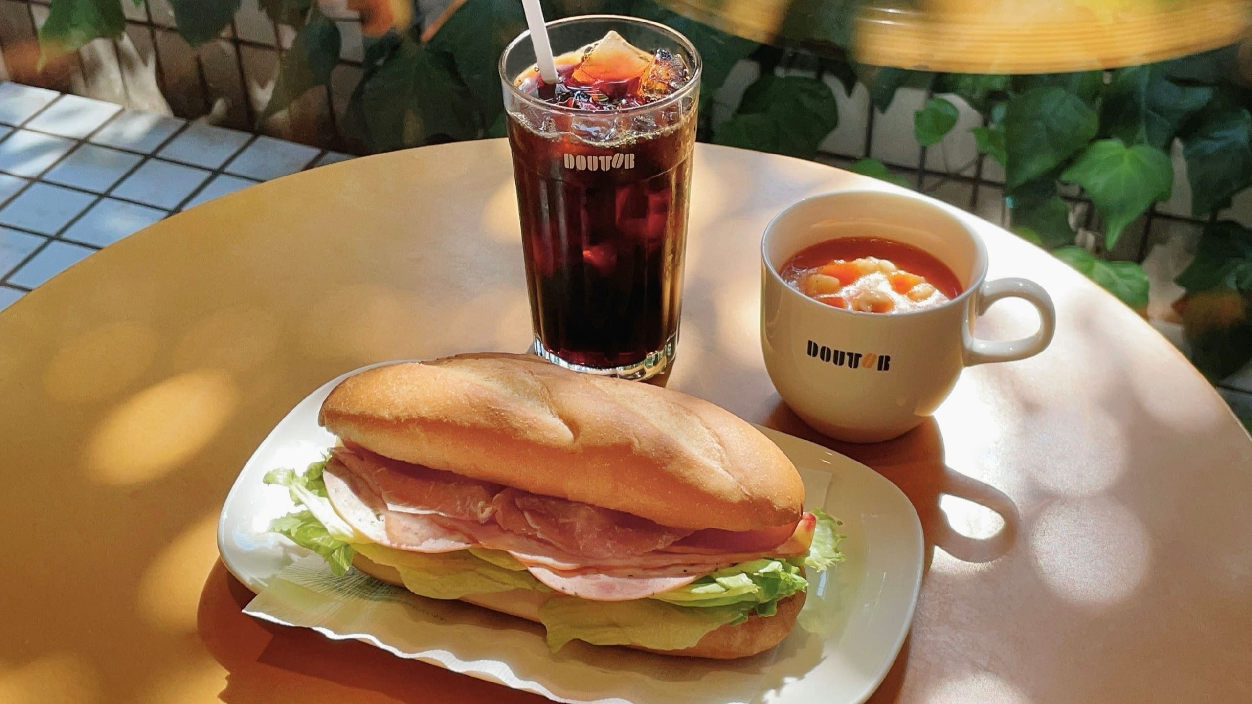 【提携朝食付き】当館から徒歩30秒！提携カフェでの選べるモーニング！