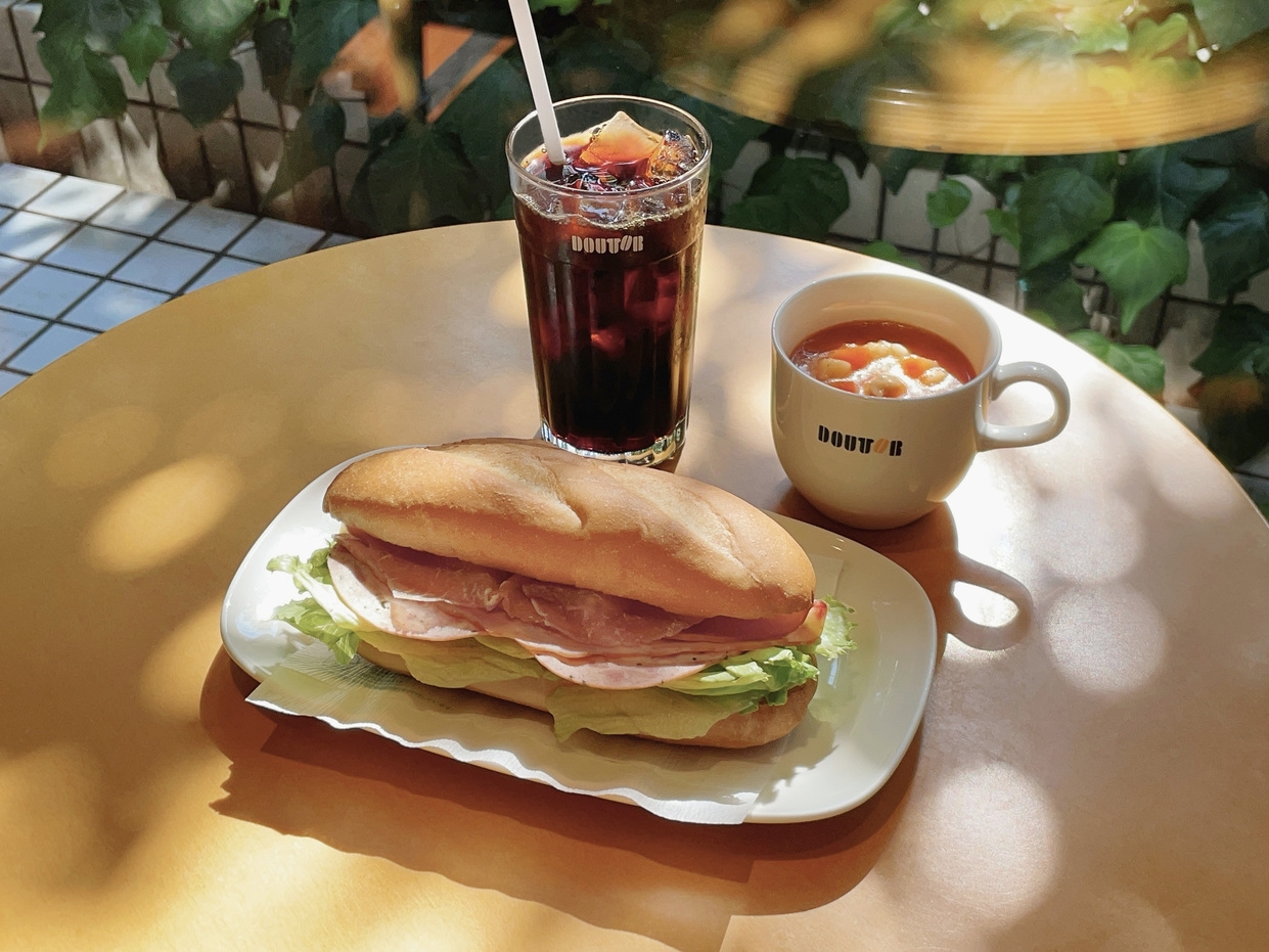 【提携朝食付き】当館から徒歩30秒！提携カフェでの選べるモーニング！