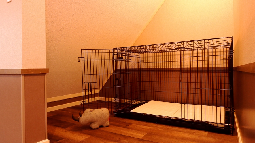 【客室】LEO。大型犬もストレスなく滞在できる広々ツインルームです。