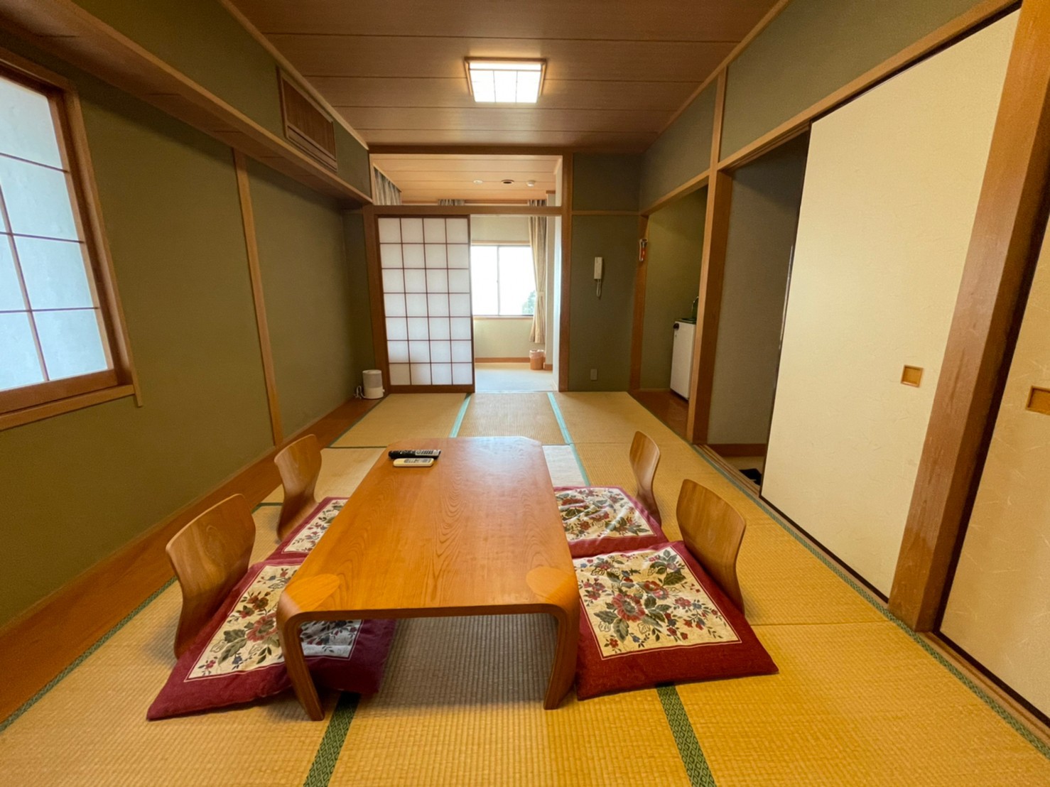 海の見える和室(9畳＋2畳) 3階304号室 定員4名 