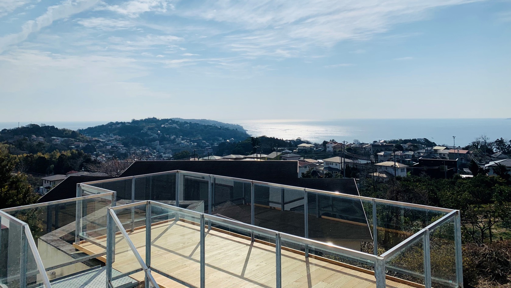 カラオケルームの屋上テラス