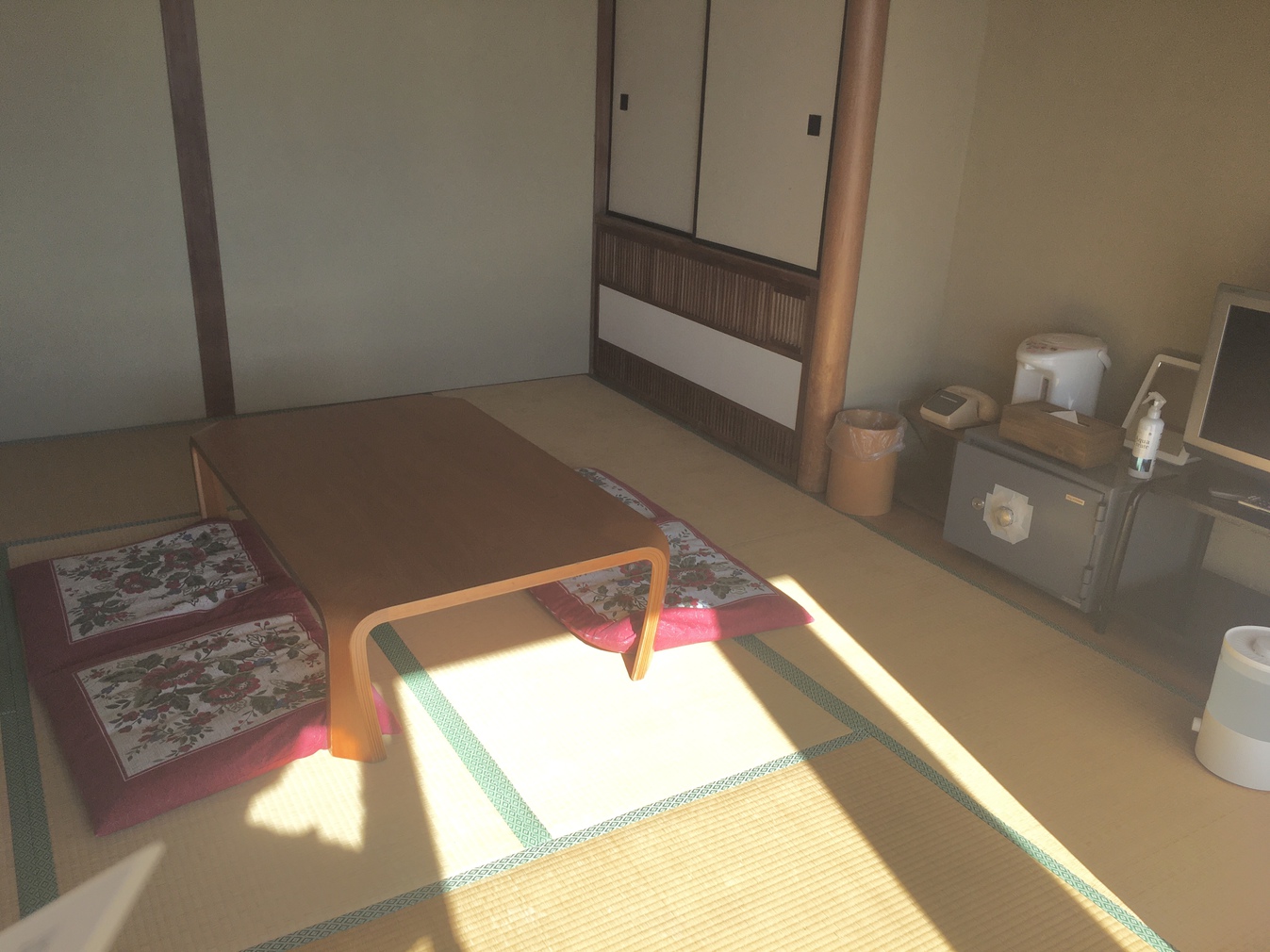 海の見える和室（8畳＋2畳）3階301号室 定員3名 