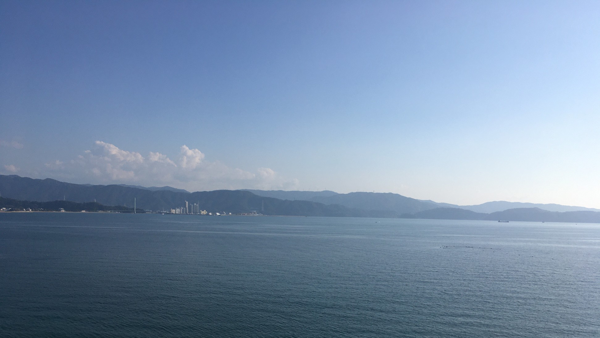 きらめく 海･山･空･海岸･干潟。