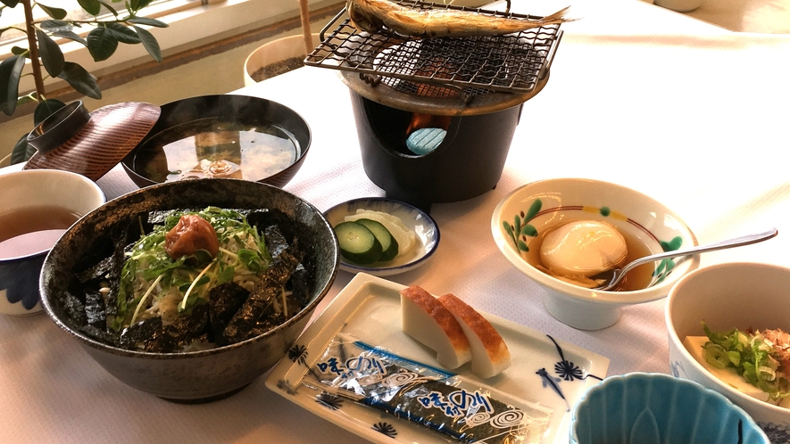 「釜揚げしらす丼がついた和歌浦の健康和朝食」海苔は和歌浦の老舗海苔屋「北畑海苔」から仕入れ