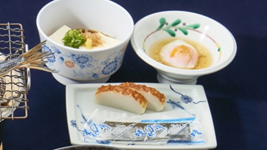 「和歌浦の健康和朝食」かまぼこは地元・和歌浦の蒲鉾屋「和歌濱かまぼこ」から仕入れています