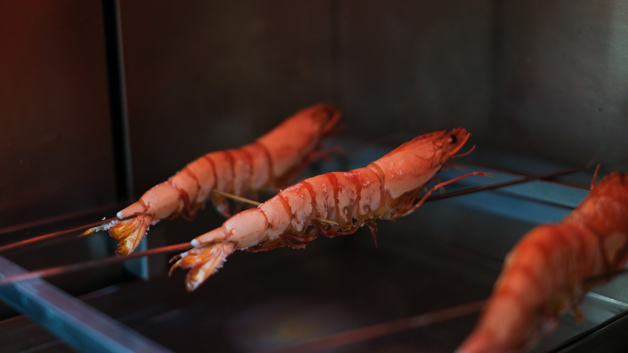 1尾1尾心を込めて。長年の経験から導き出される「絶妙な焼き加減」の最適解をお楽しみください。