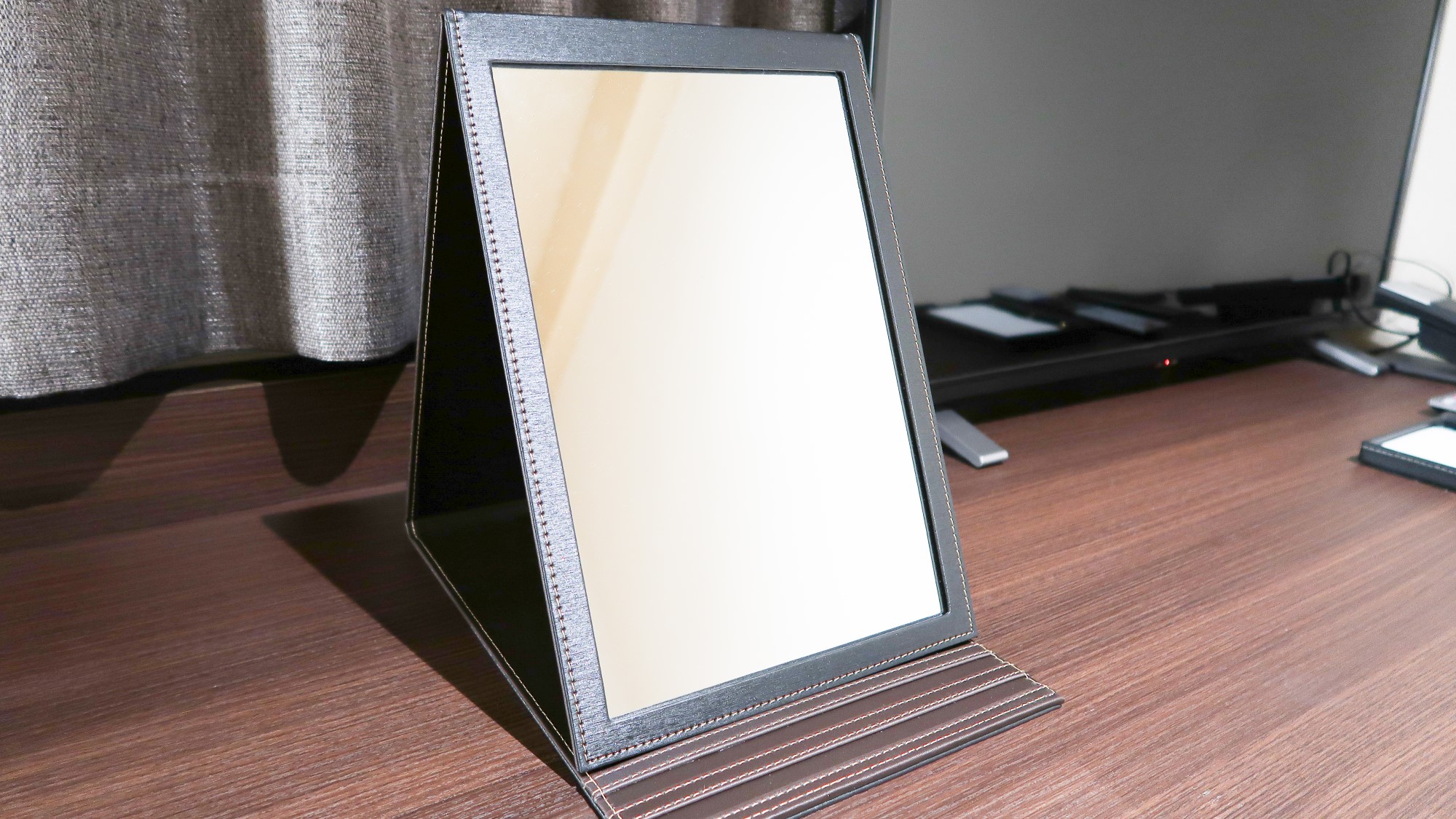 【客室】卓上鏡