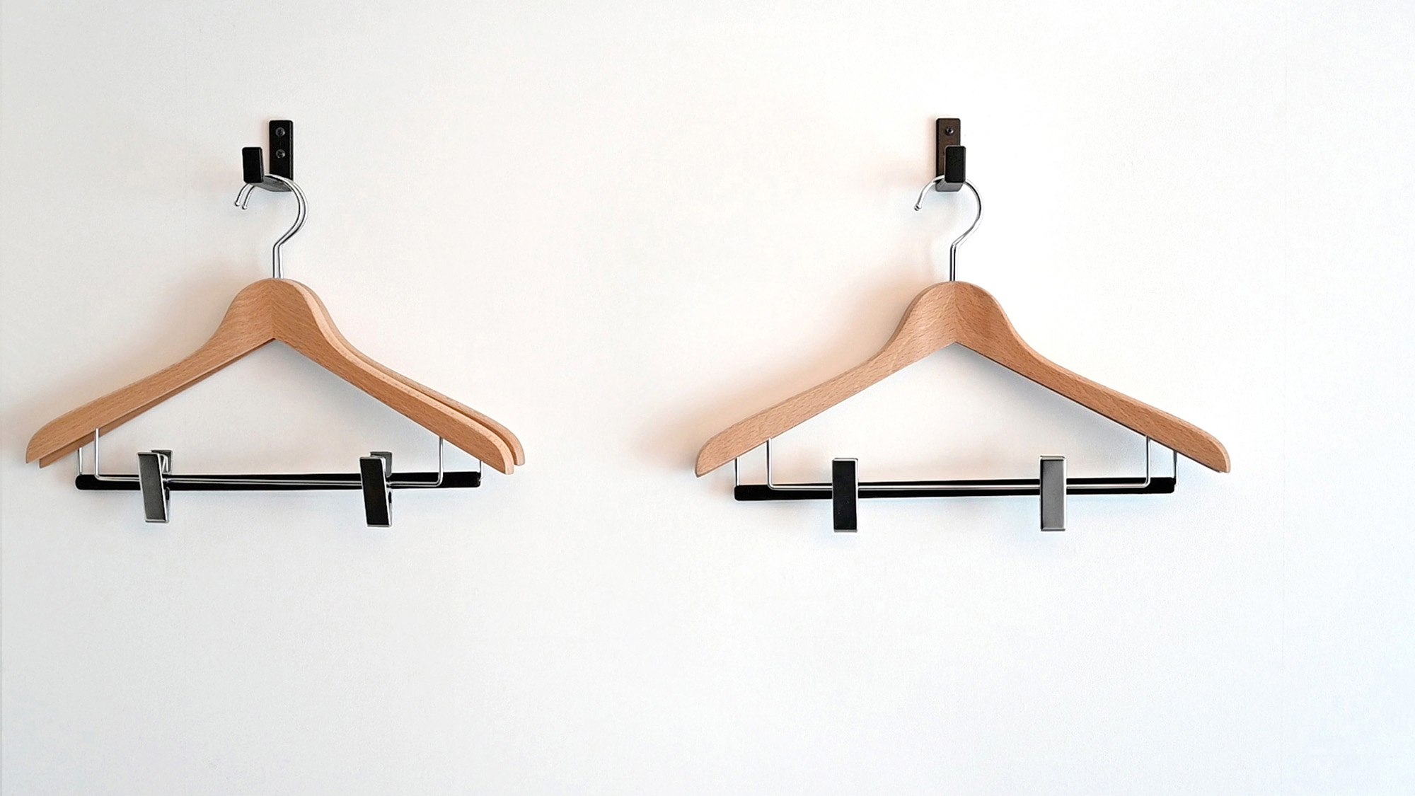 【客室ハンガー】※客室にクローゼットはございません。