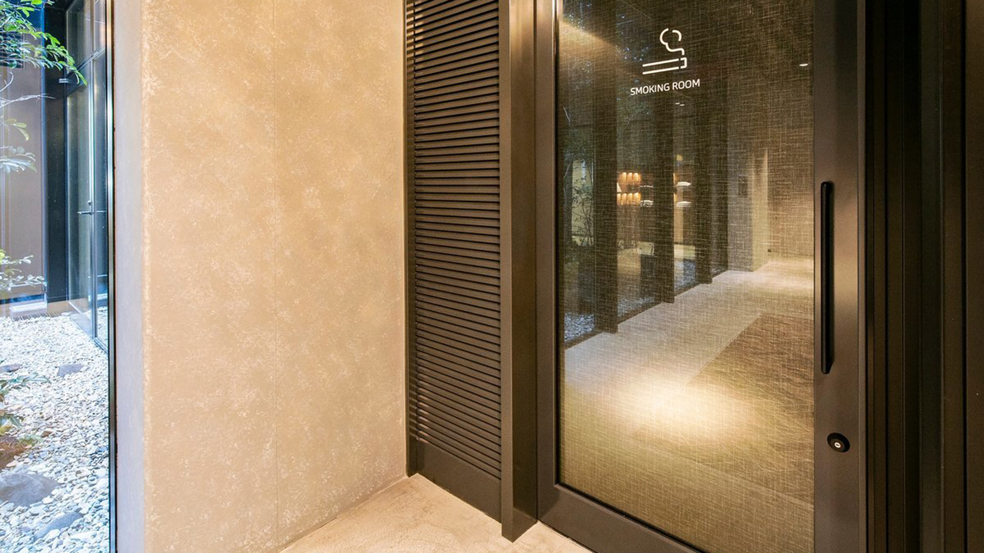 喫煙コーナー（１階）