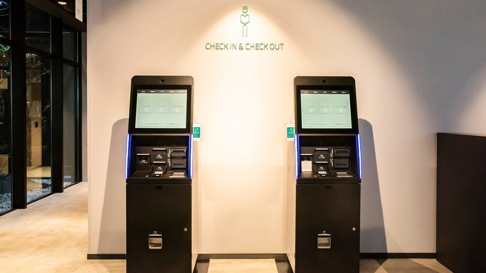 チェックインは自動チェックイン機によるセルフチェックインとなります。
