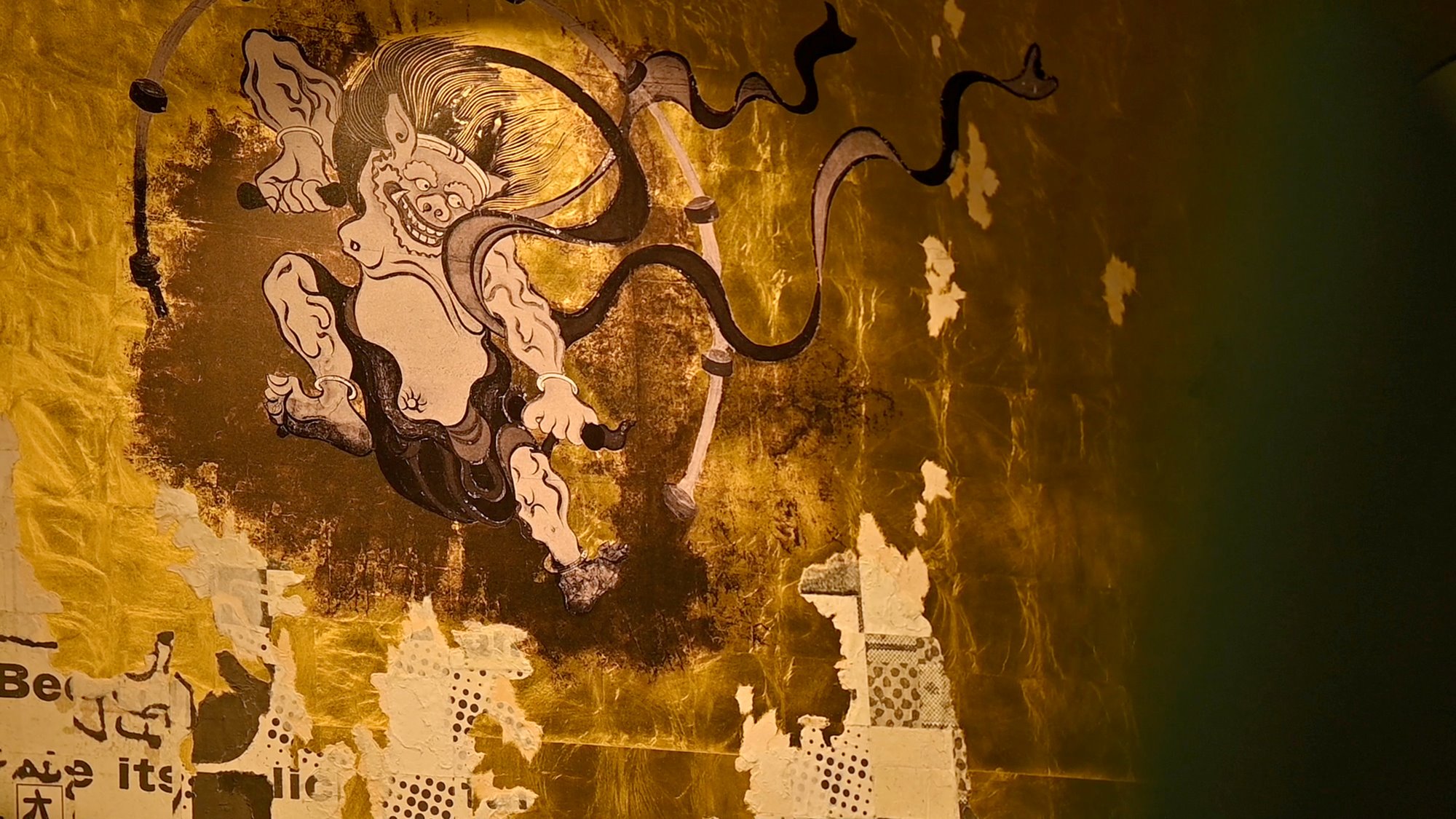 壁面のアート（１F レストランエリア側）