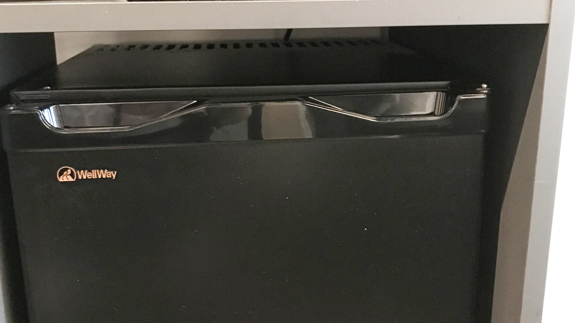 【冷蔵庫】庫内は空となっております。 ※冷凍機能はございません。