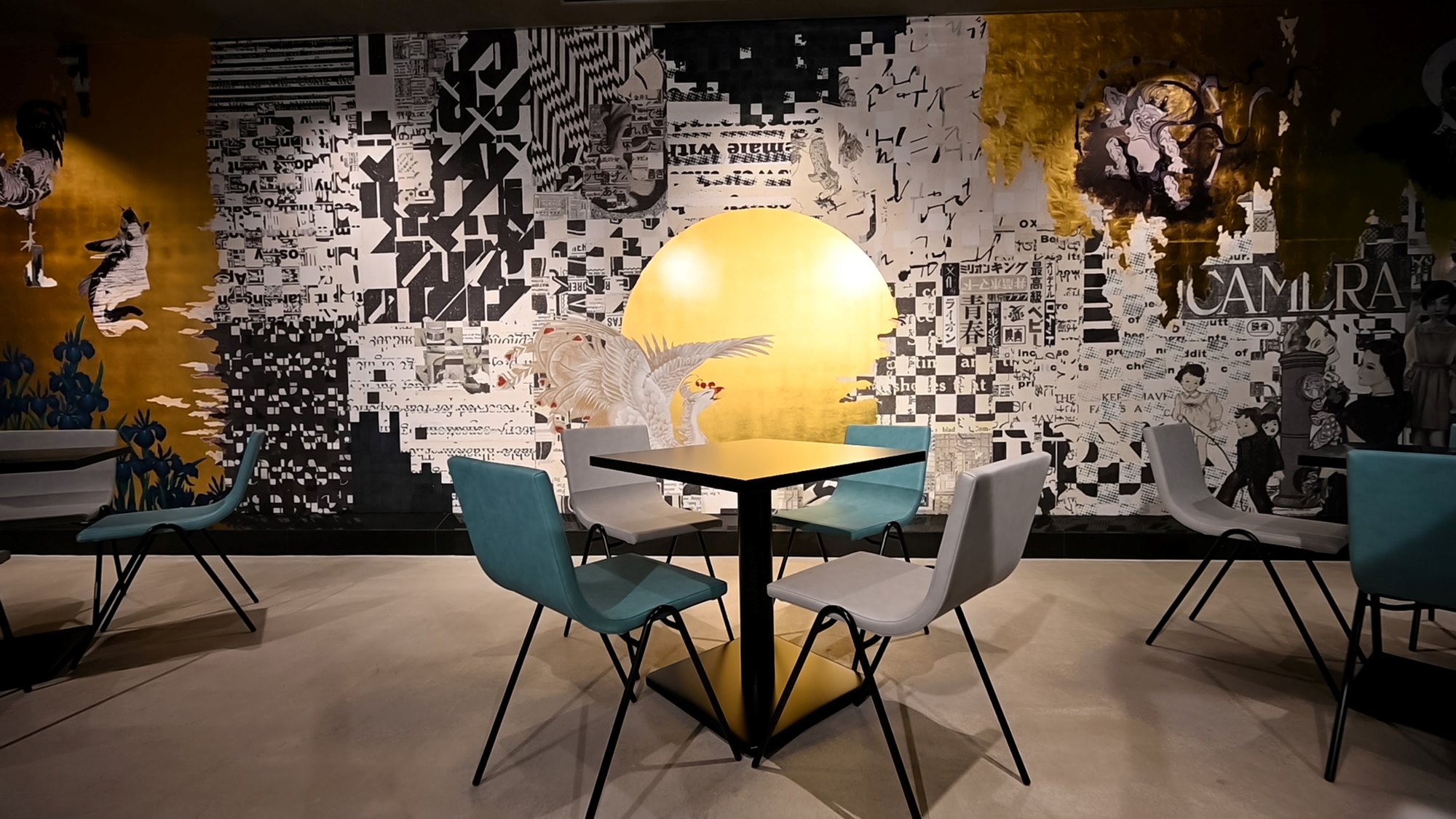 １F レストラン側壁面アート「三条の温故知新」がテーマ。京都所縁のアーティスト作品のコラージュと金箔