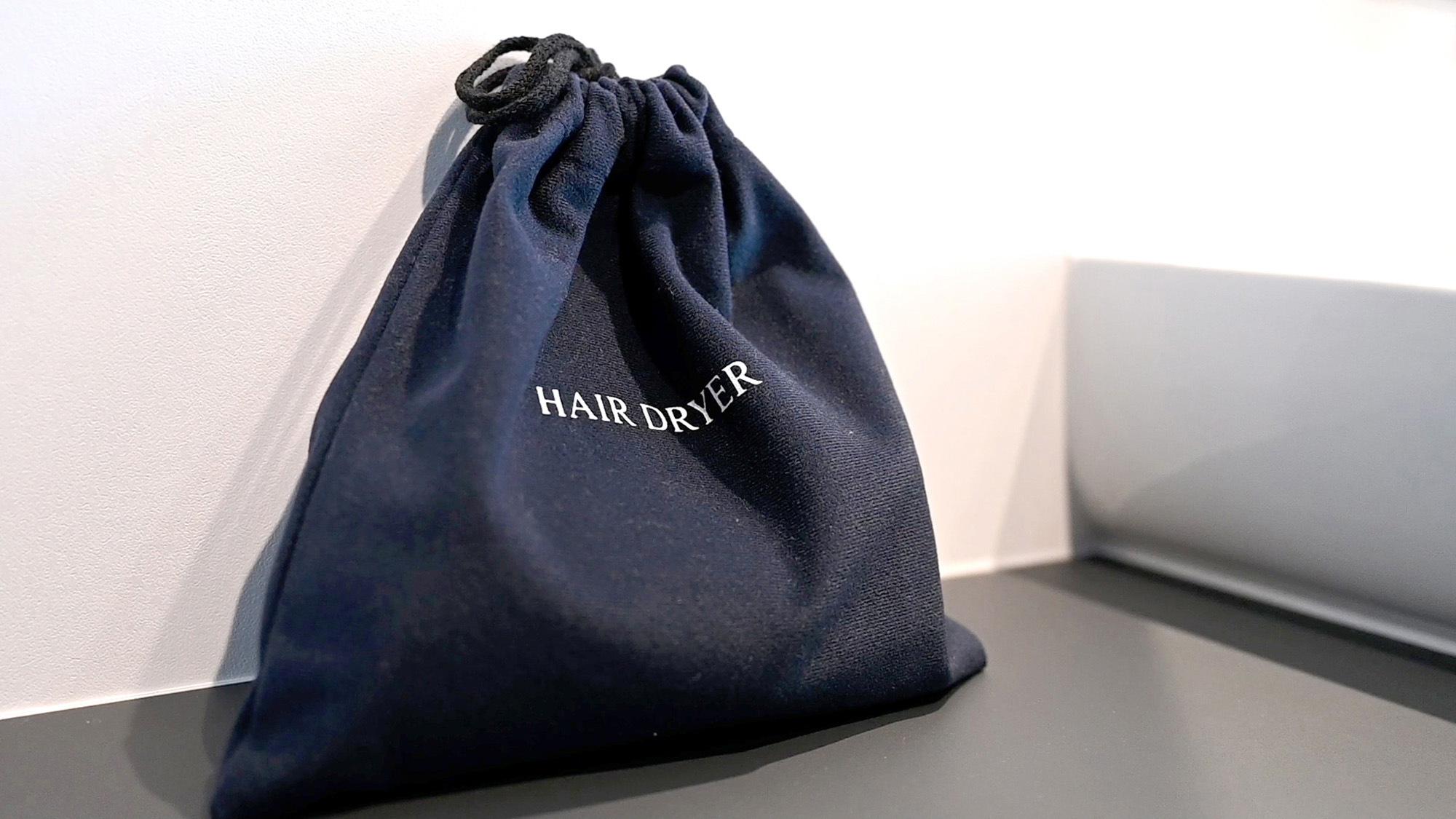 【ヘアドライヤー】洗面所にご用意がございます。