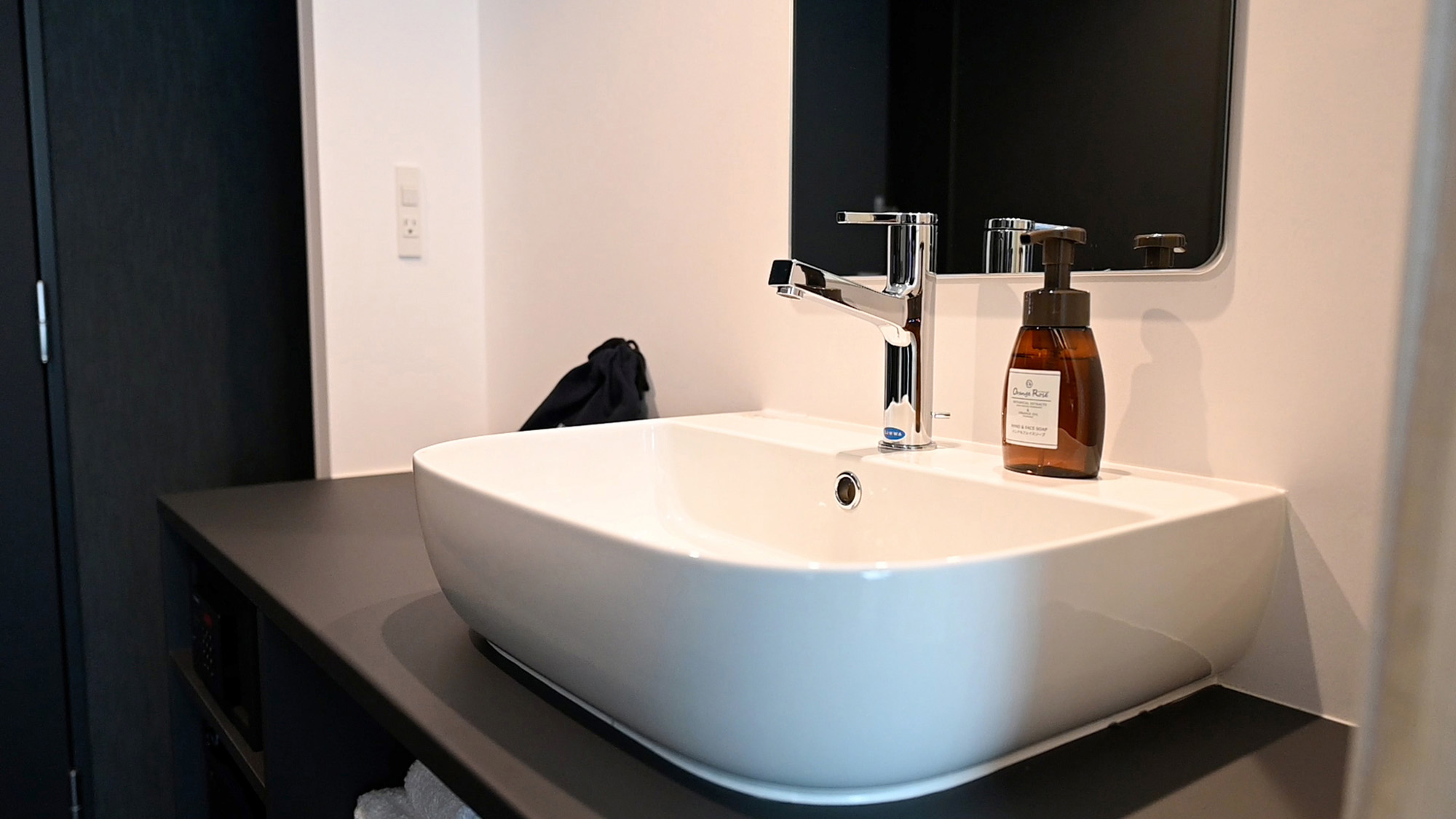 【洗面所】ハンドソープ、ドライヤーを設置しております。