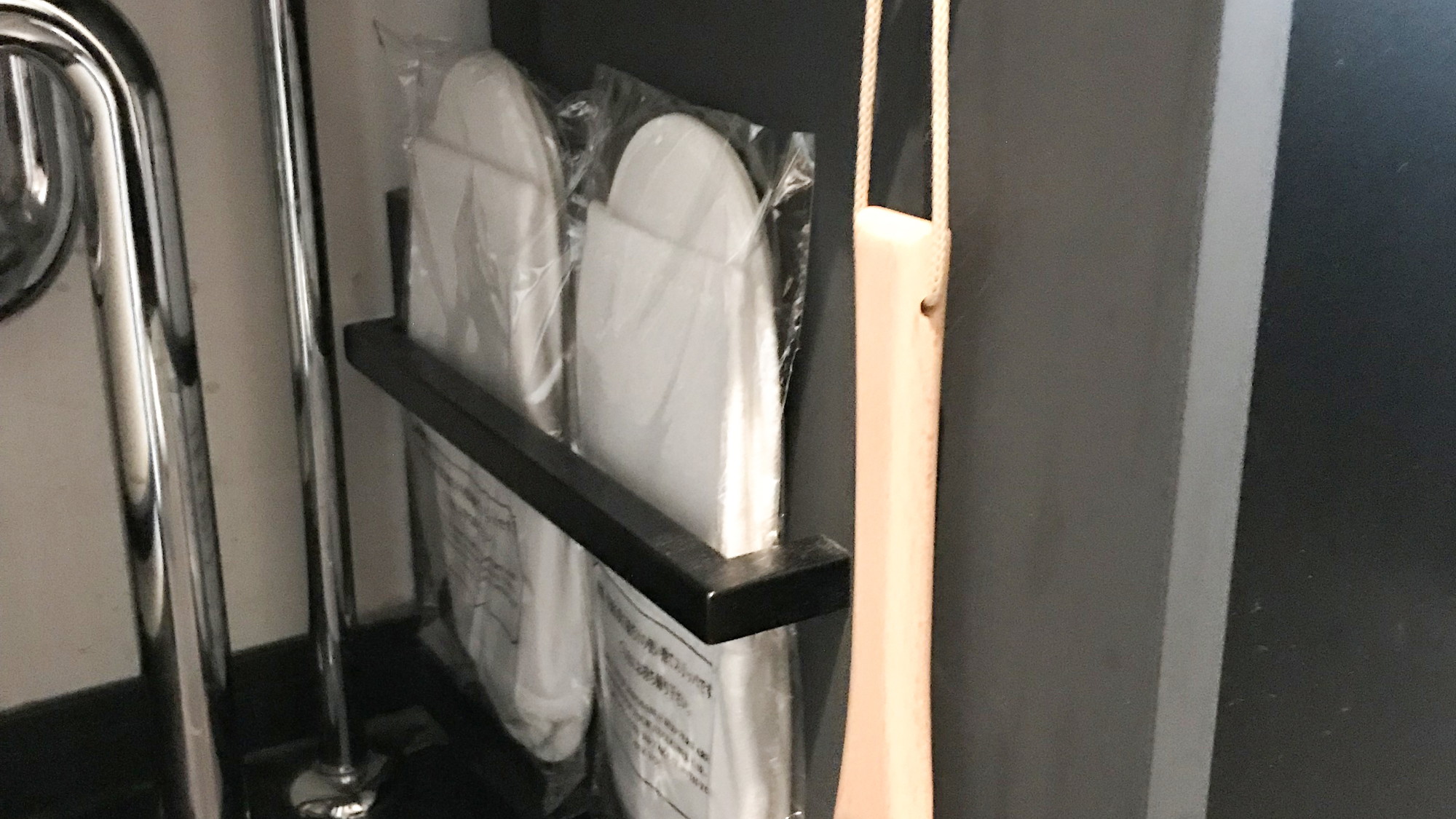 【スリッパ】洗面所下にご用意しております。