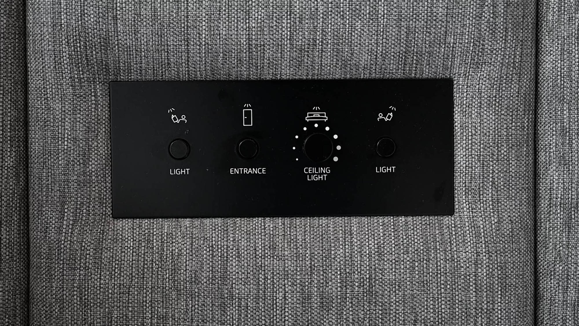 客室内電気操作パネル ベッド周りにございます。