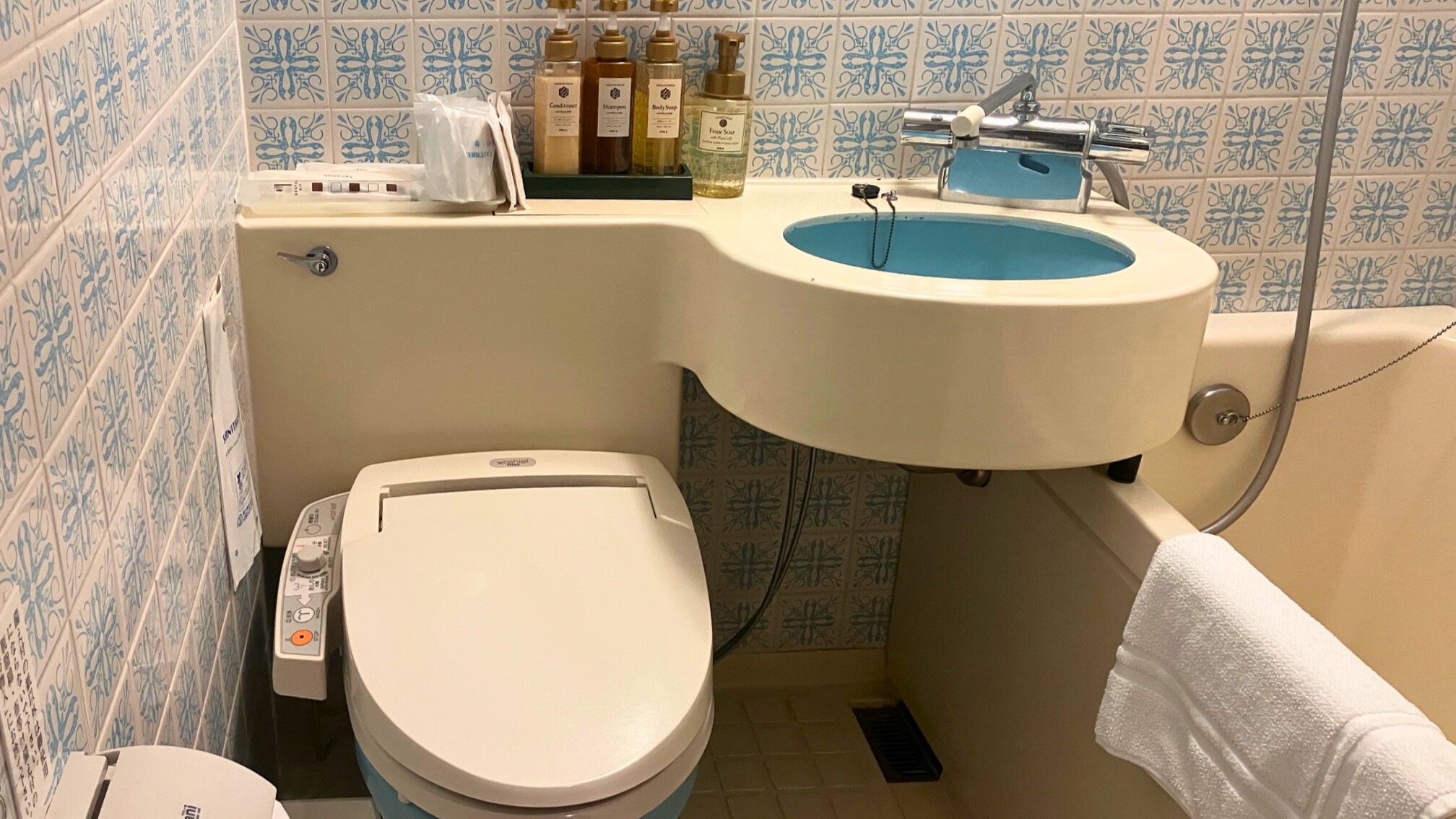 ◆客室備品一例＜全室バス・トイレ付＞