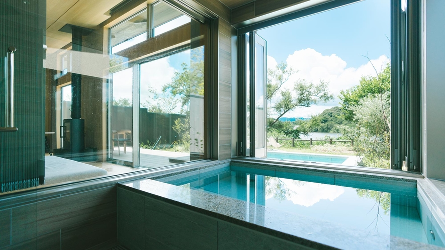 ［一棟貸切 特別棟］湖邸 -Kotei-　客室には温泉半露天風呂が完備。［一例］