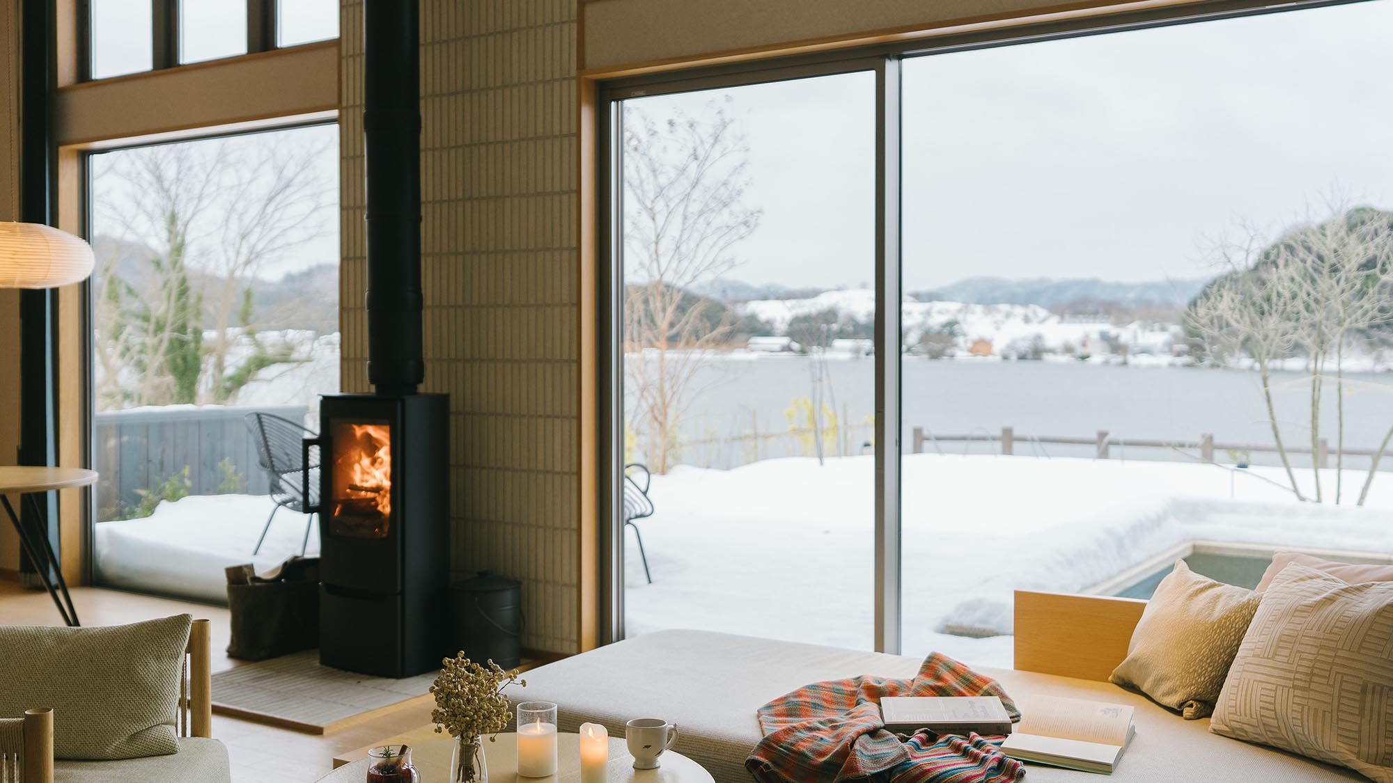 ［湖邸 -Kotei-］冬のある日のリビング