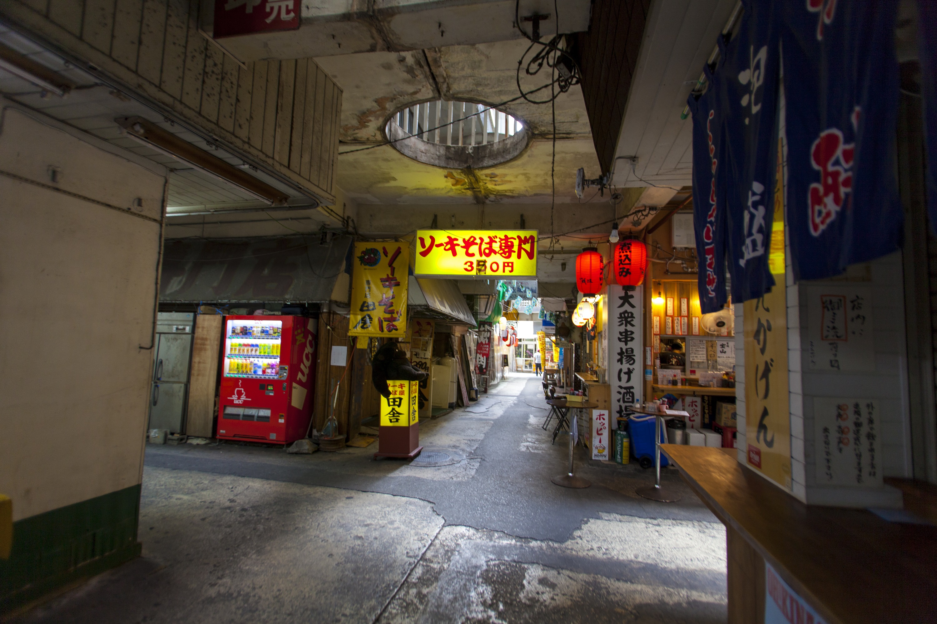 【平和通り商店街】ホテルから車で10分