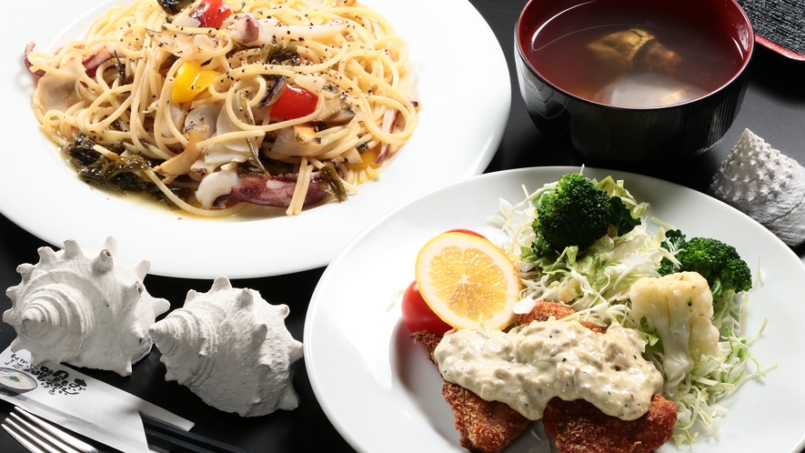【ランチ】　シーフードパスタ、カメノテのスープ、サラダお魚フライ　セット