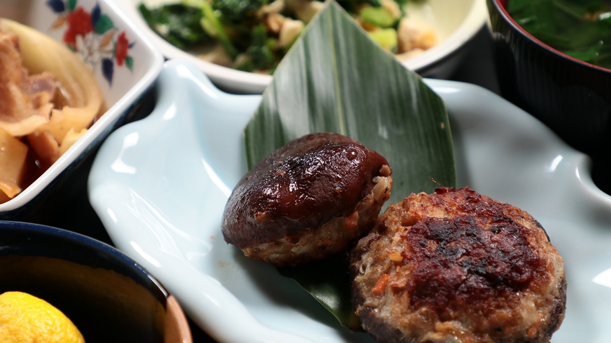 【夕食】　自家製原木椎茸の肉詰め焼き