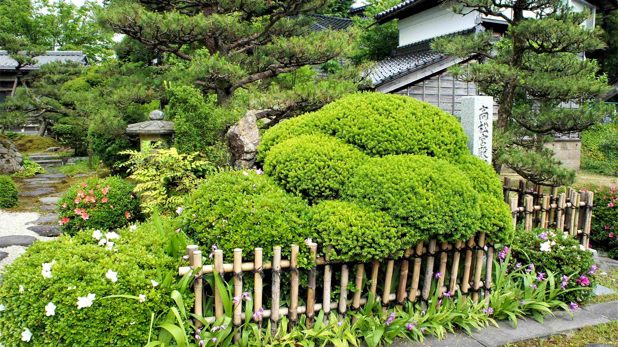 ・＜日本庭園＞日本らしい四季の移り変わりを感じられる趣ある庭園