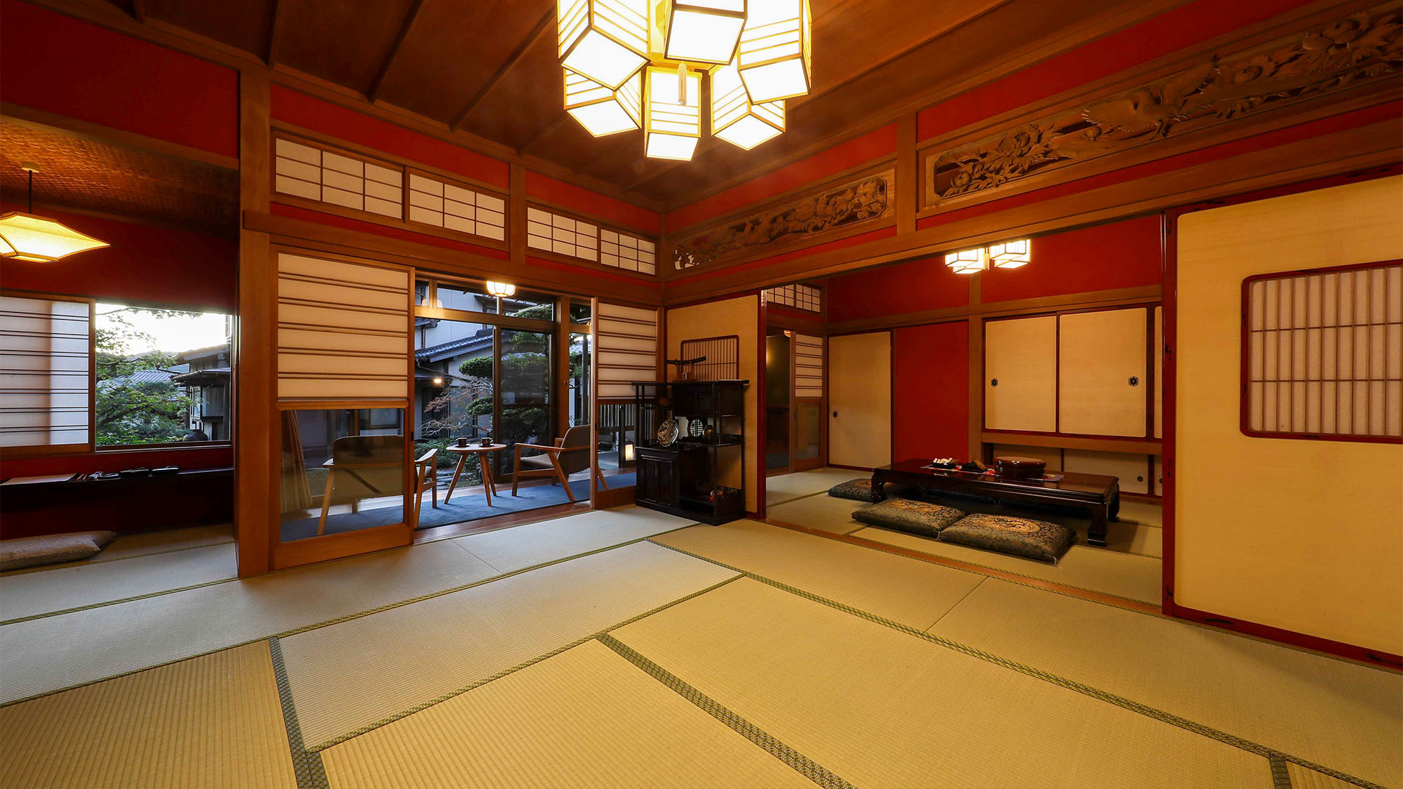 ・＜居間/寝室＞足を延ばしてリラックスできる、落ち着いた畳の空間です