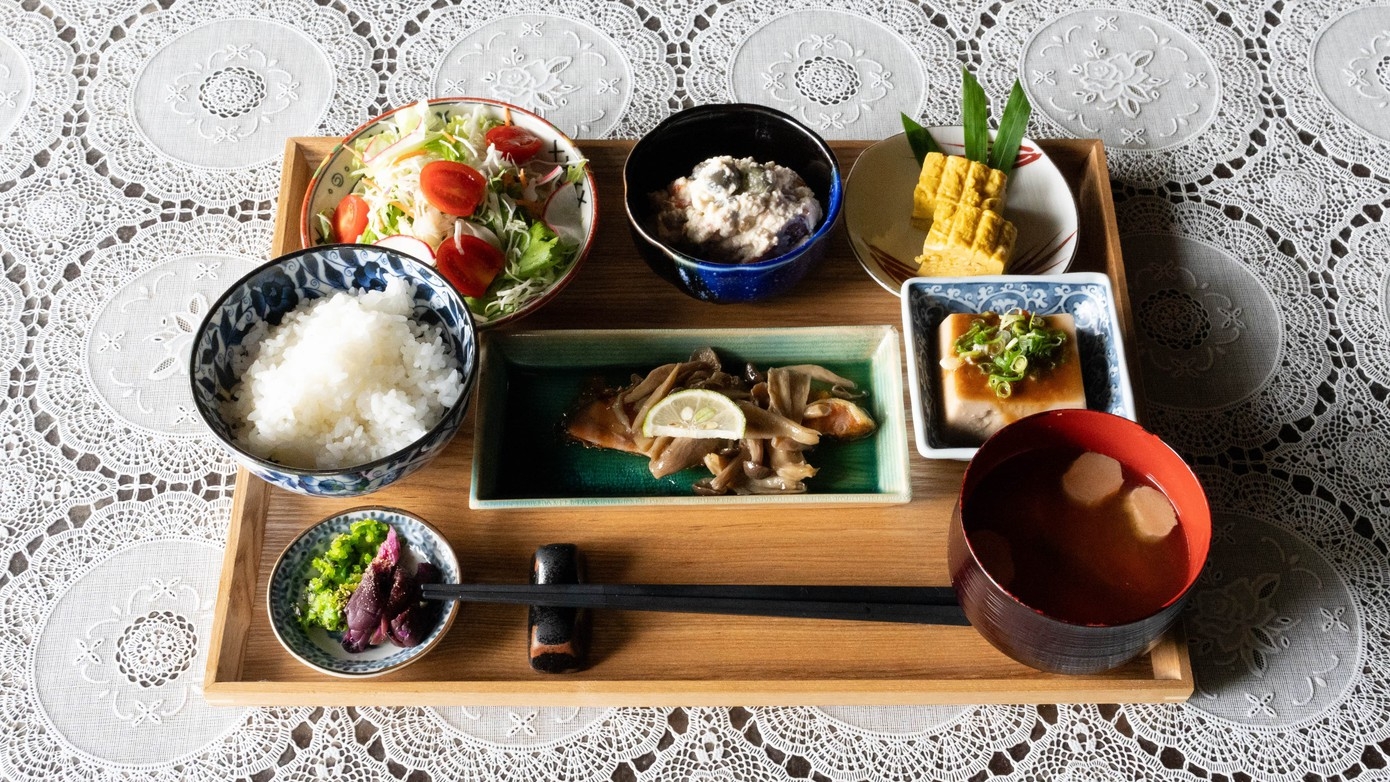 【囲炉裏で朝夕2食付き】地のお野菜と牛肉バーベキュー夕食と小鉢たっぷりほかほか朝食付き＜満足プラン＞