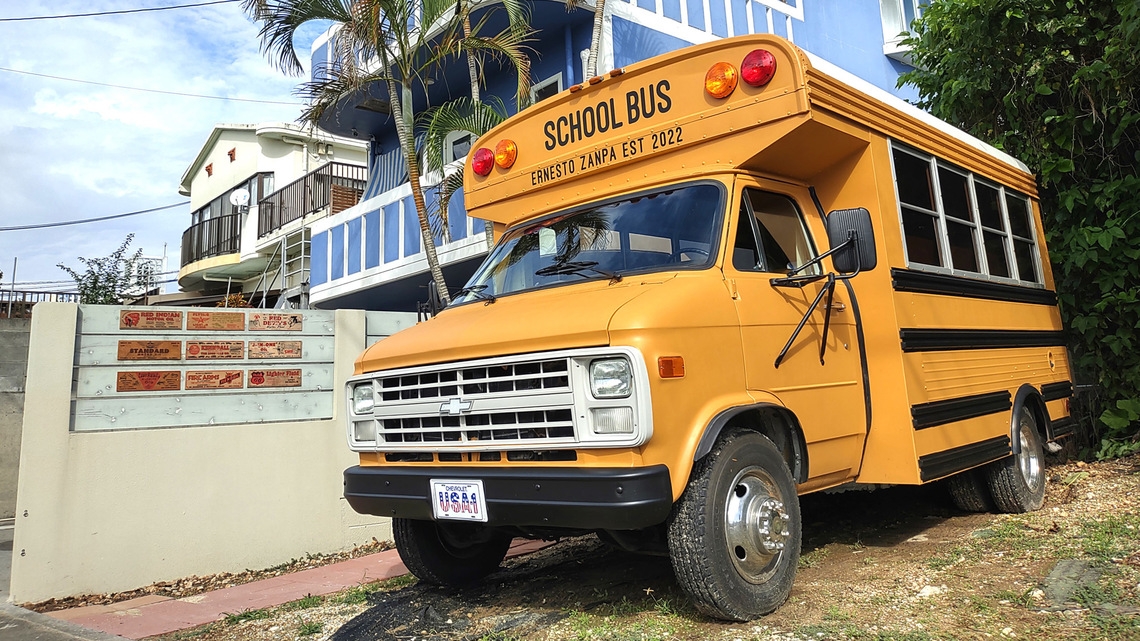 ＜オープン4周年記念＞アメリカンスクールバスでのバスツアーが体験できる特典付連泊プラン【素泊まり】