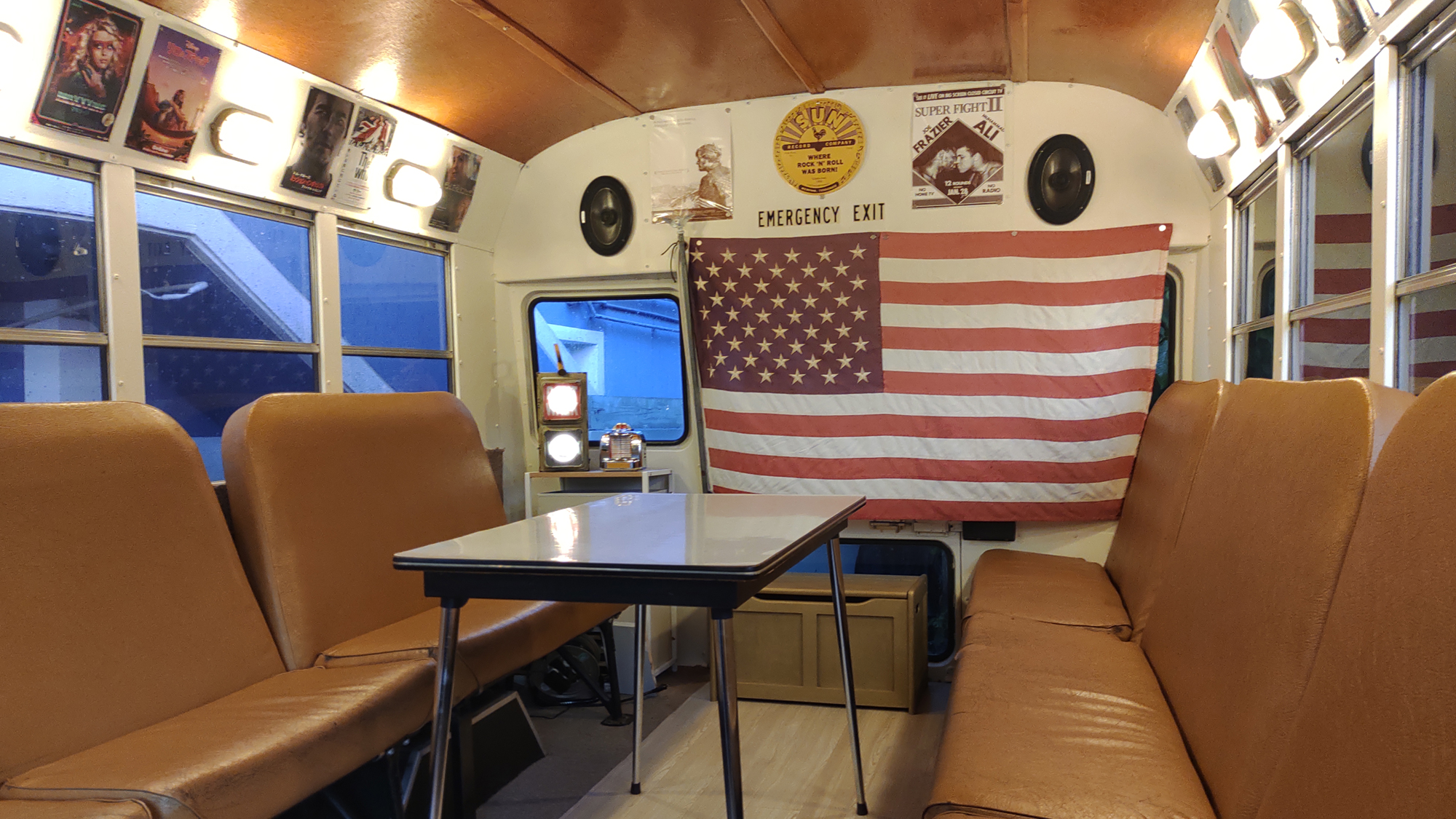 アメリカスクールバスの車内