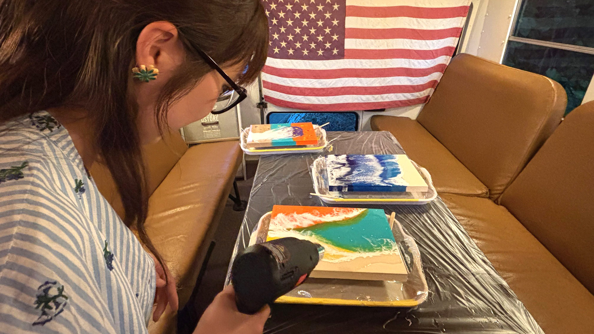 スクールバス車内でレジンアート体験