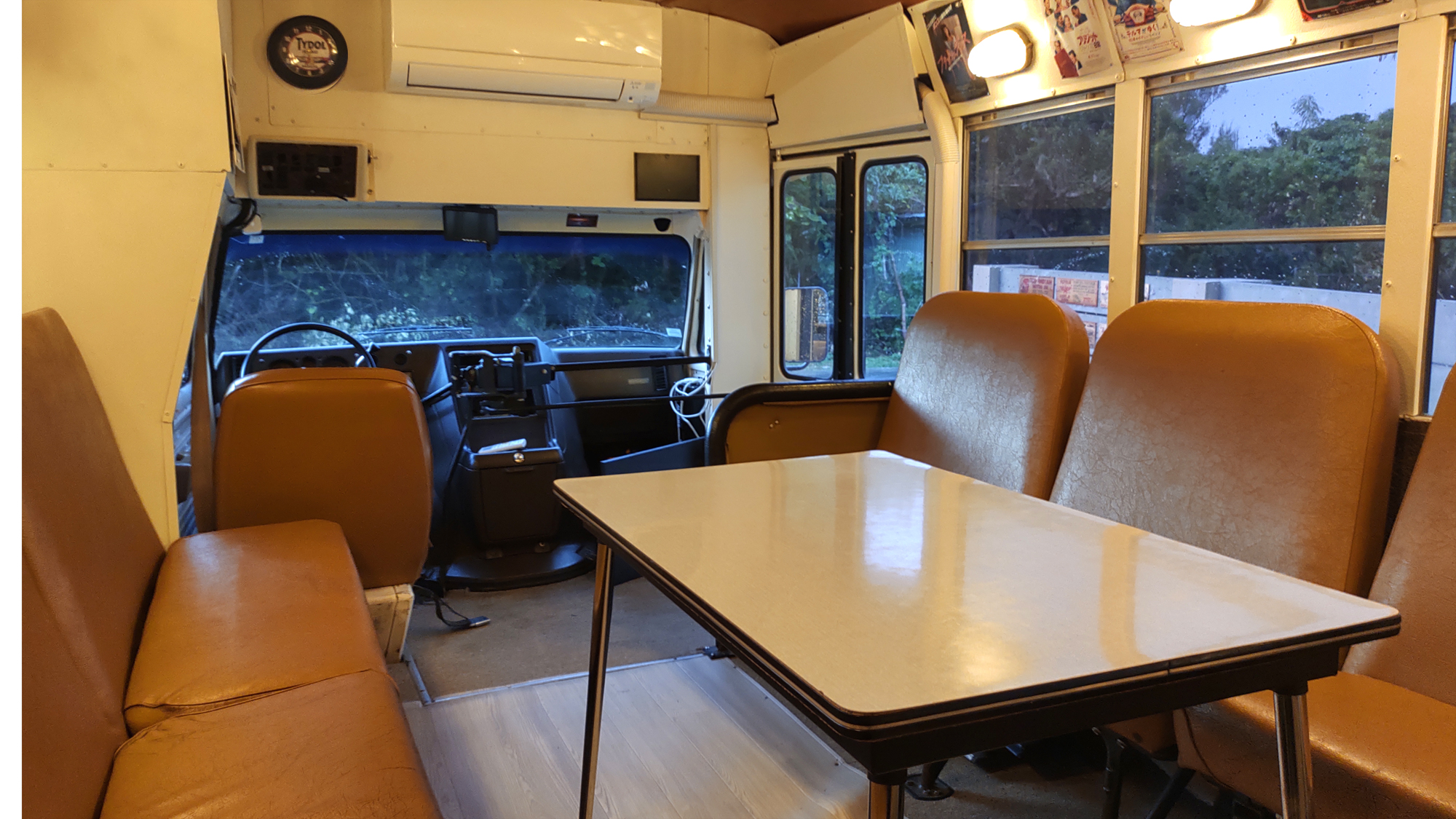 アメリカスクールバスの車内