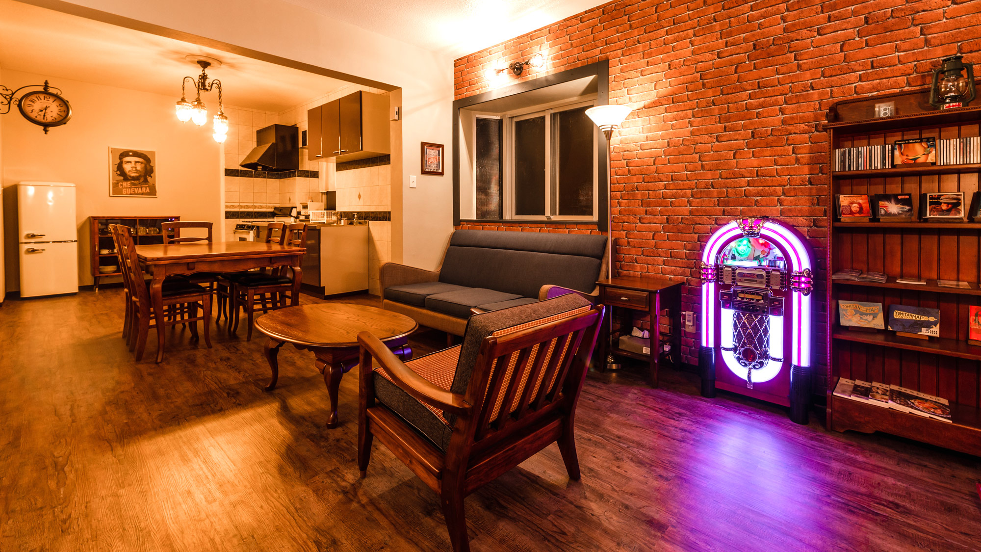 アンティーク家具やヴィンテージ家具を中心にコーディネートしたモダンさやレトロさを楽しめるアメリカンヴィンテージスタイルのお部屋