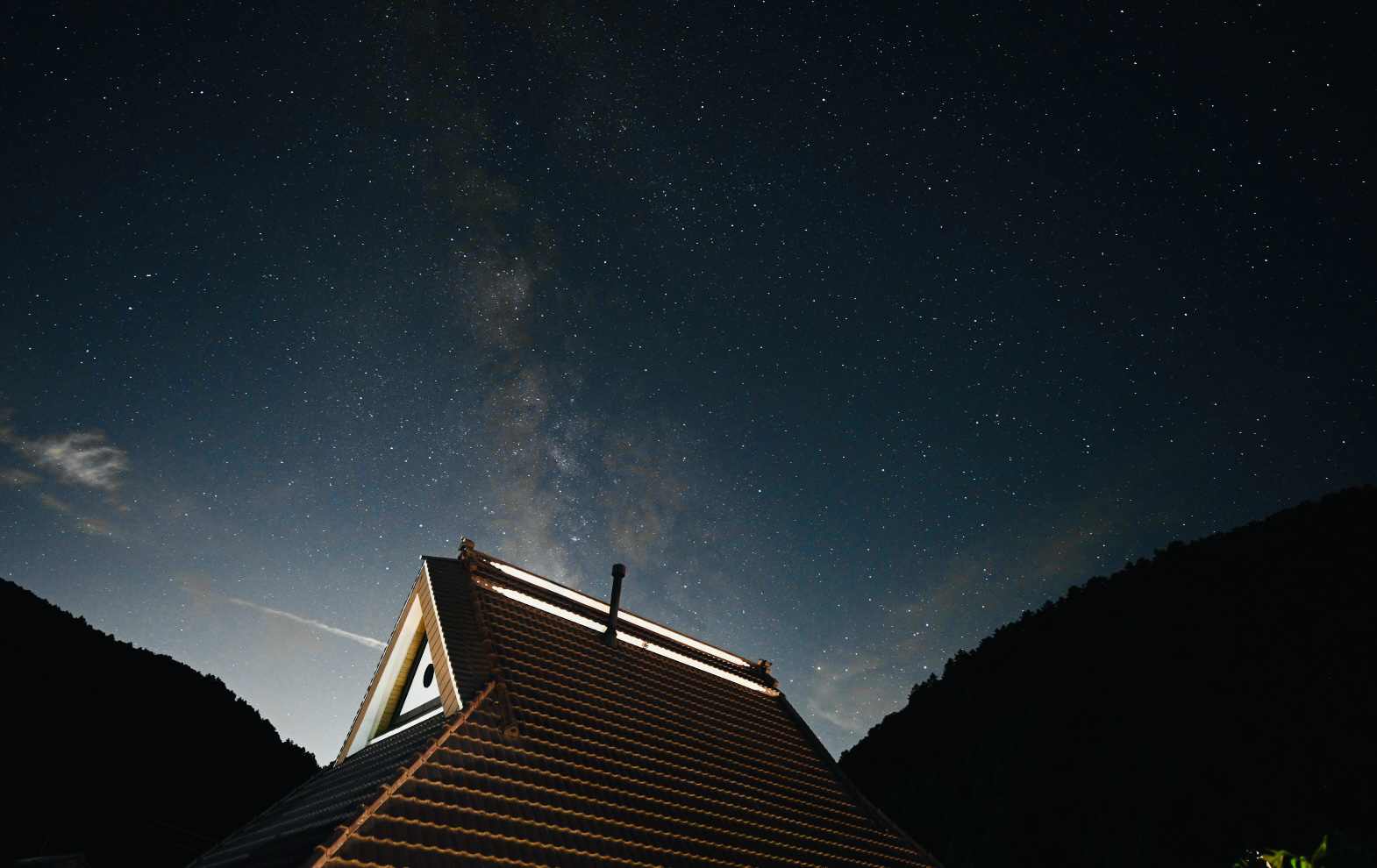 【本館】天の川とCASA MIYAMAの屋根
