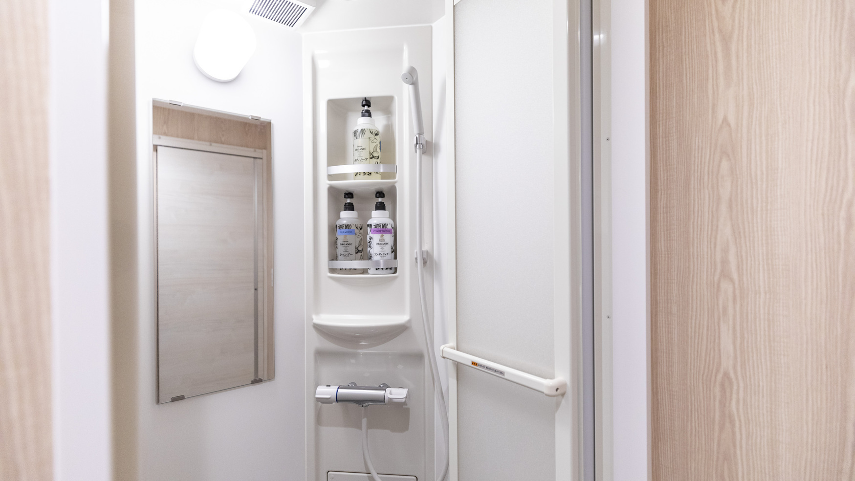 カプセルフフロア女性用バスルーム