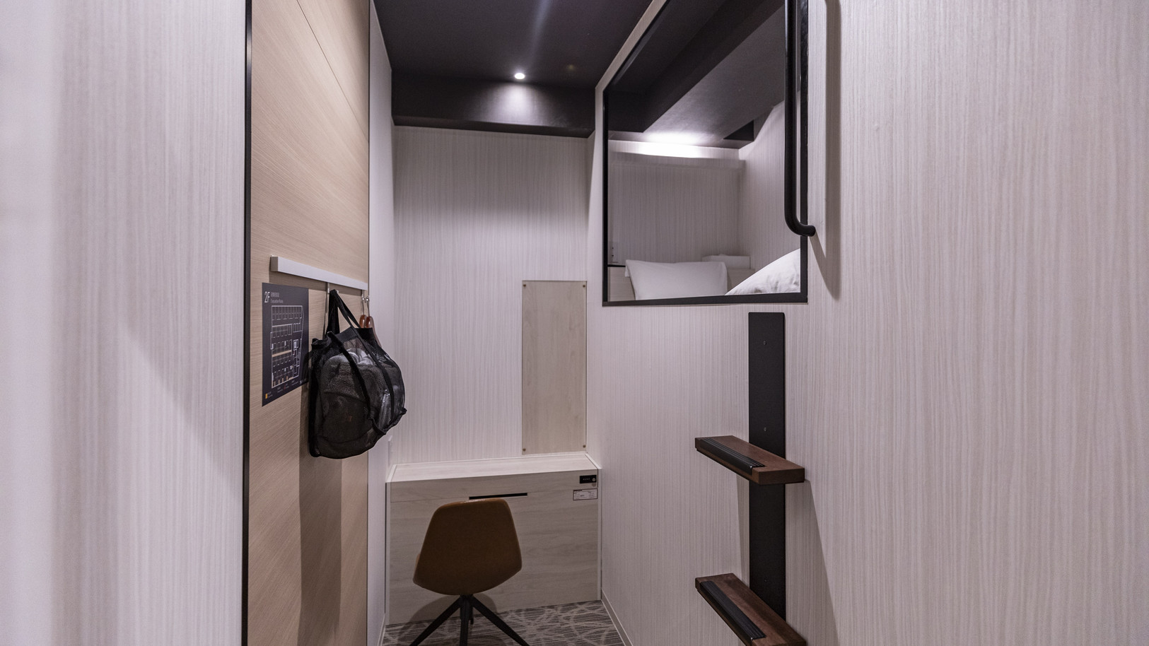 【女性専用】カプセルルーム上段　禁煙