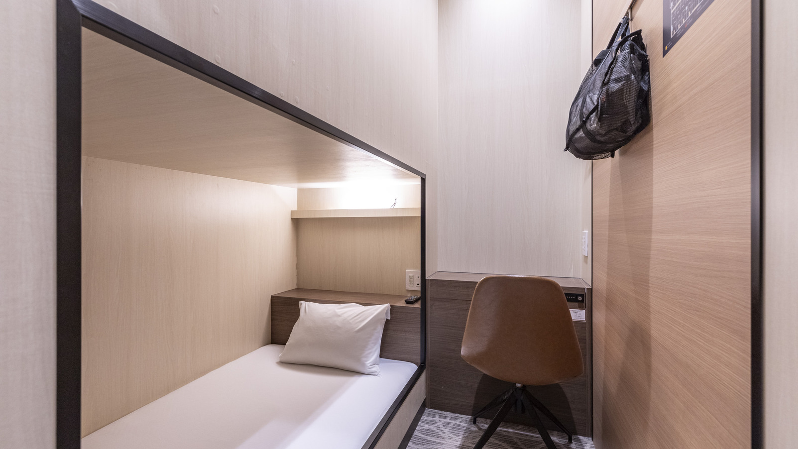 【男性専用】カプセルルーム下段　禁煙