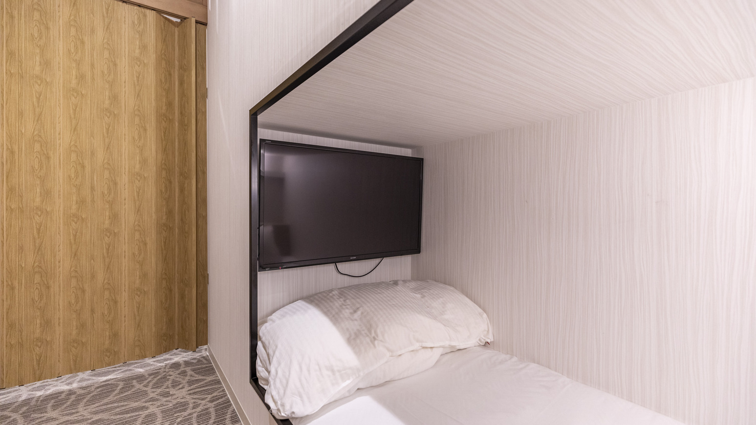 【女性専用】カプセルルーム下段　禁煙