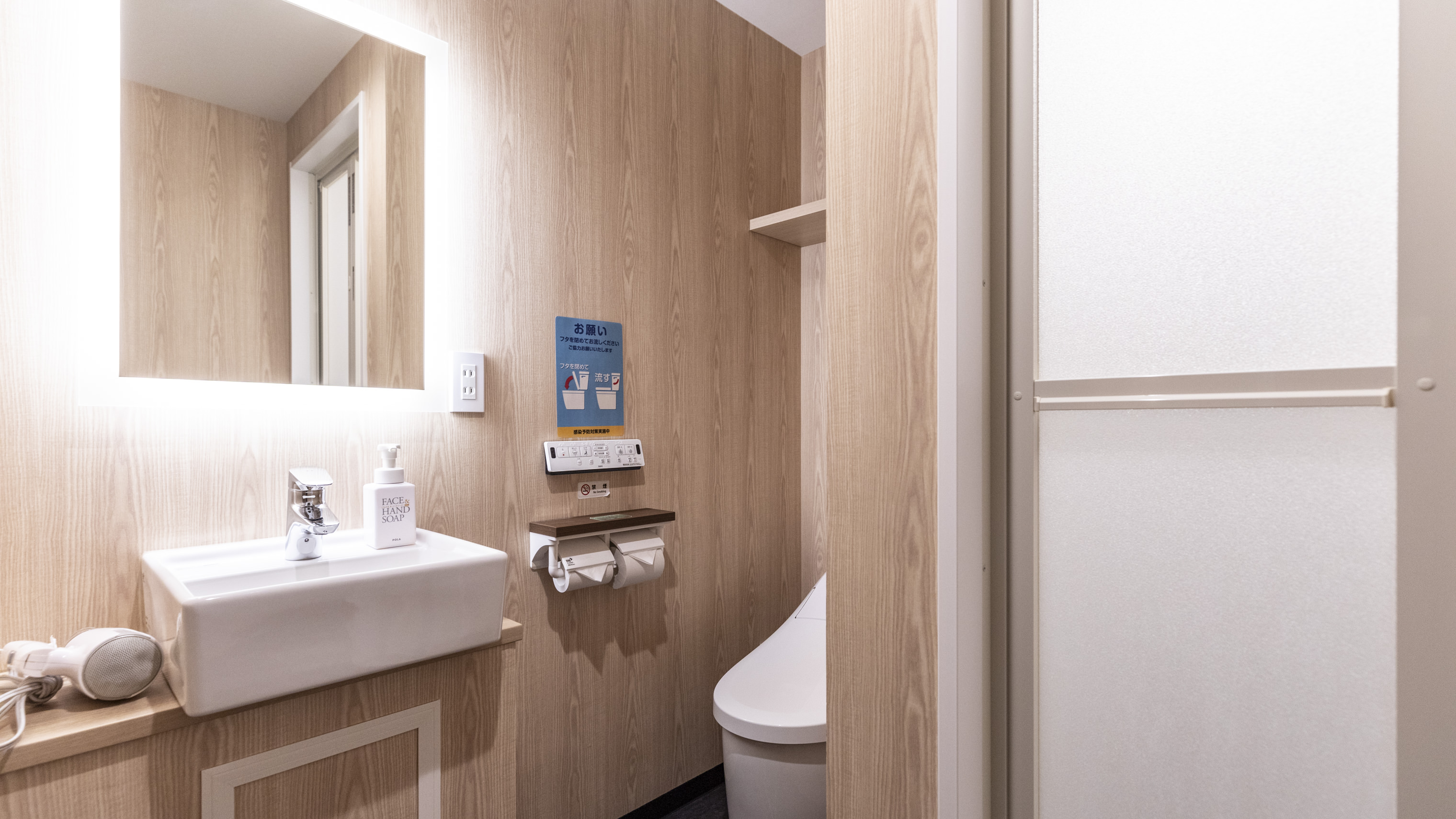 カプセルフロア共用バスルーム