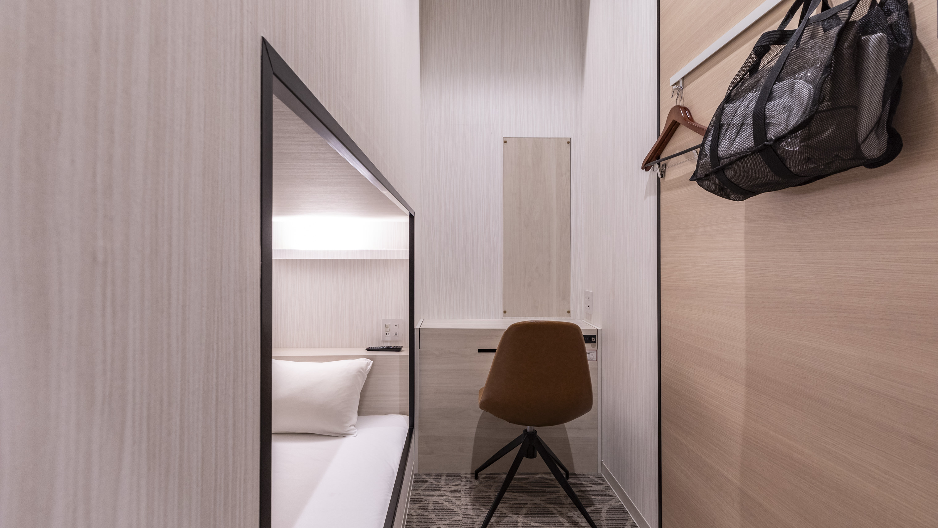 【女性専用】カプセルルーム下段　禁煙