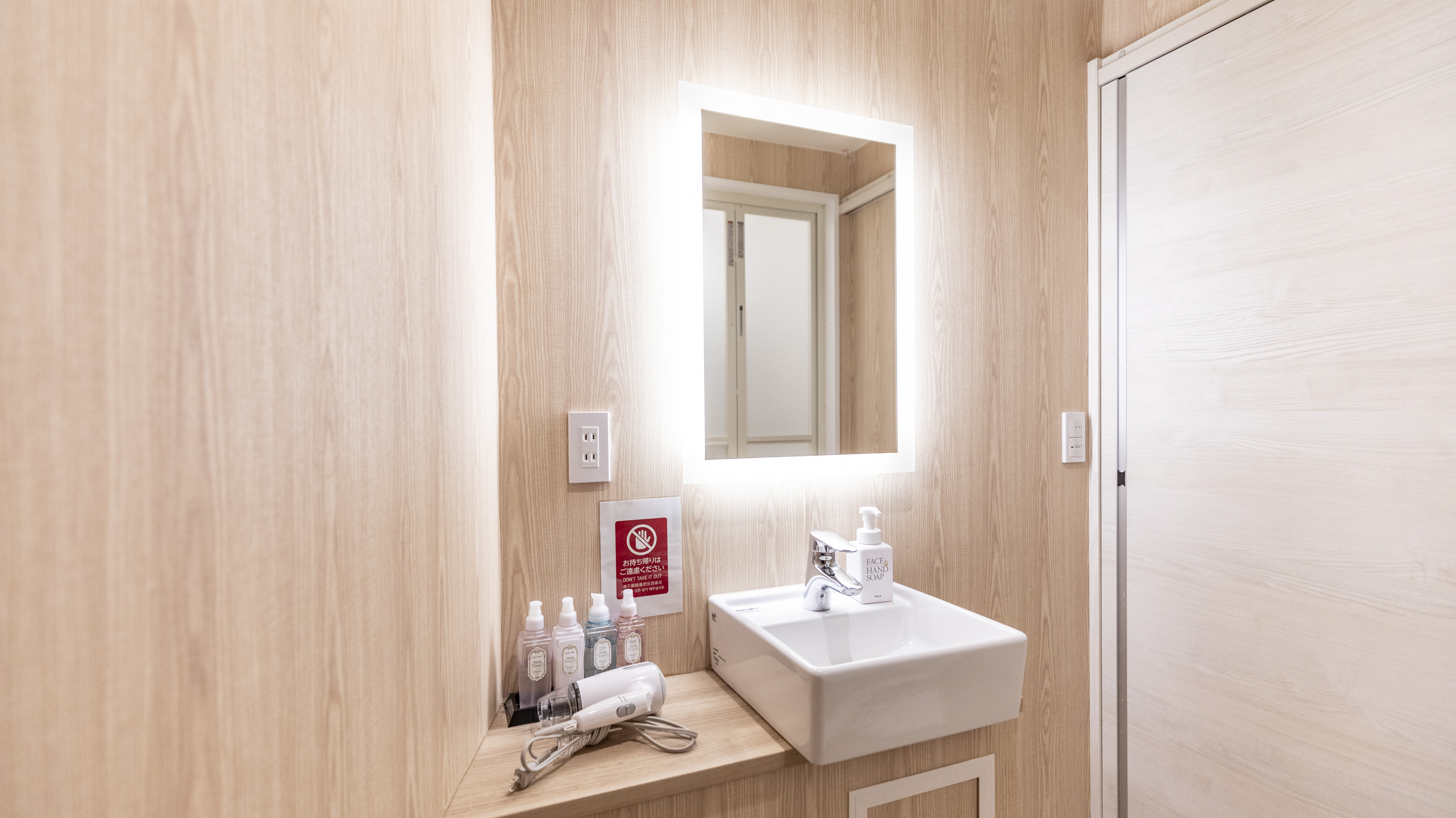 カプセルフフロア女性用バスルーム