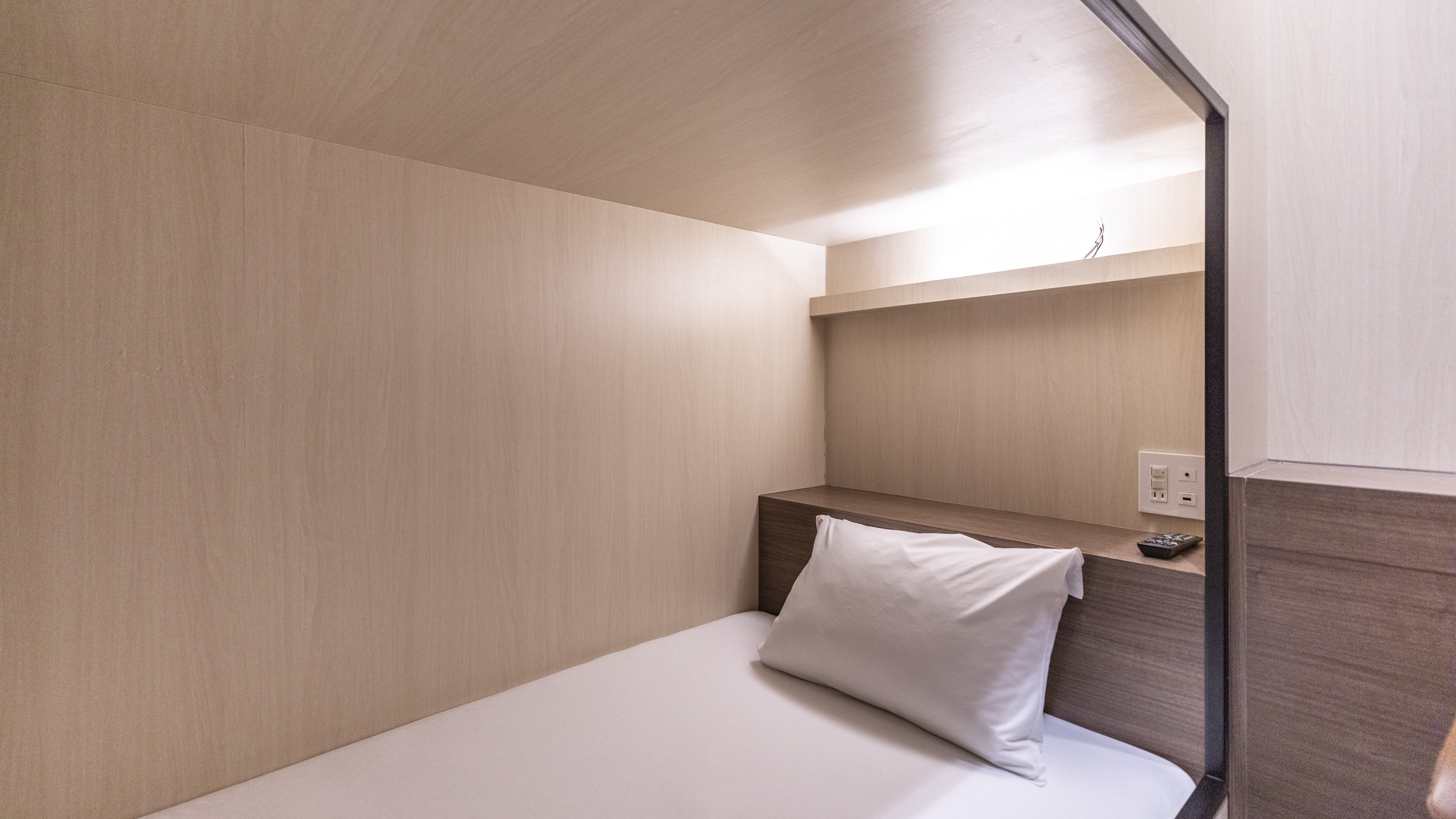 【男性専用】カプセルルーム下段　禁煙