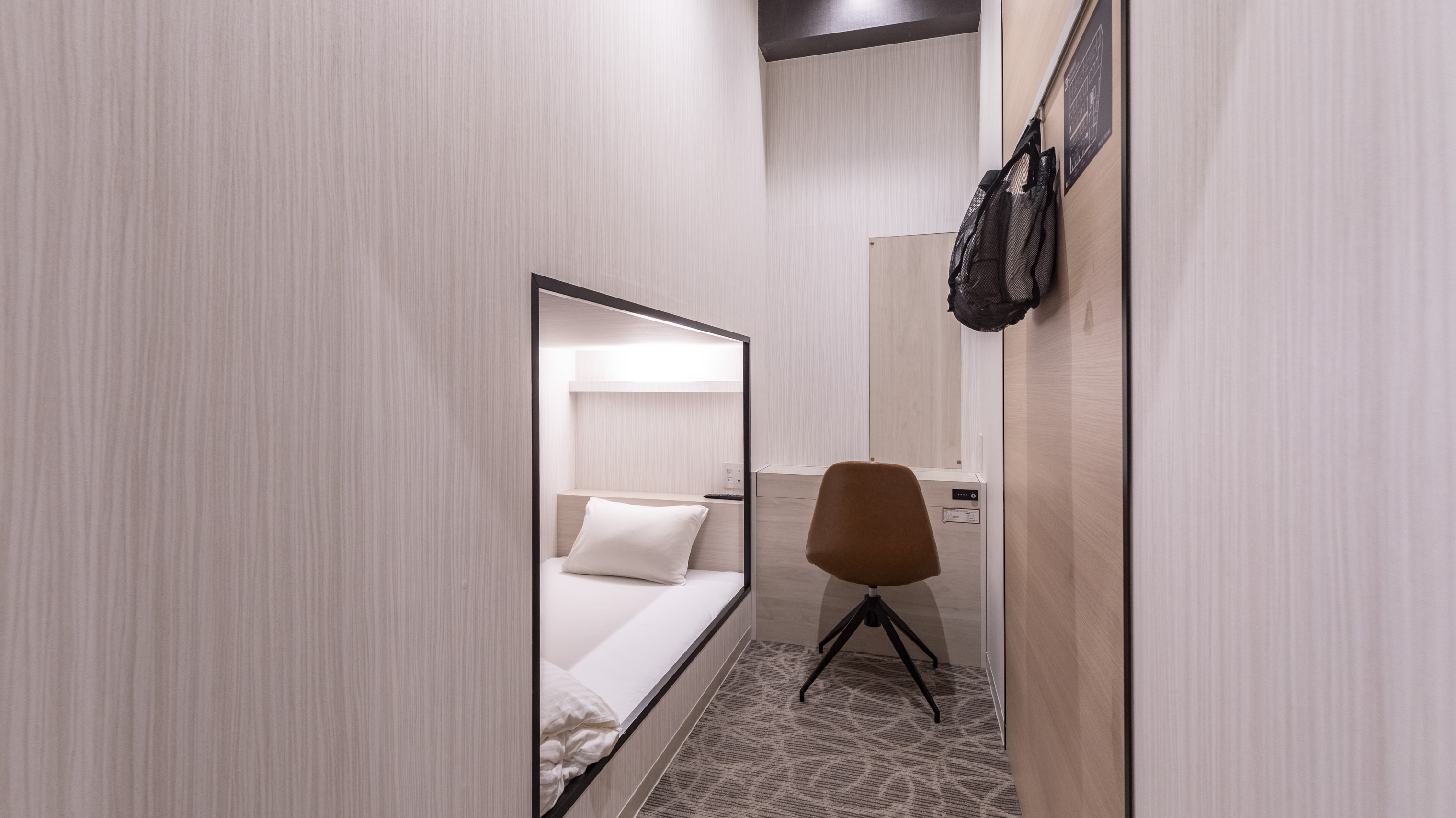 【女性専用】カプセルルーム下段　禁煙