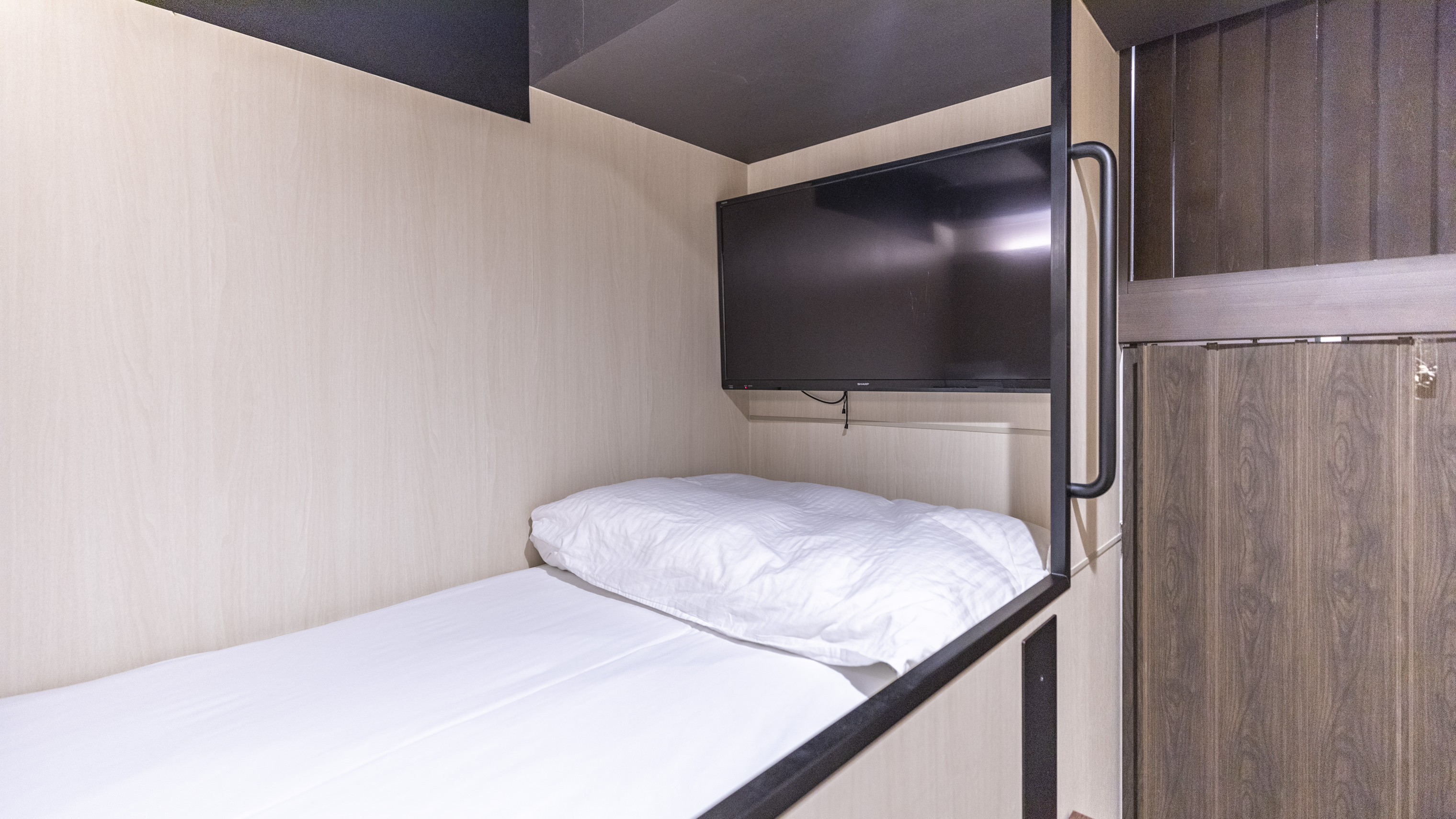 【男性専用】カプセルルーム上段　禁煙