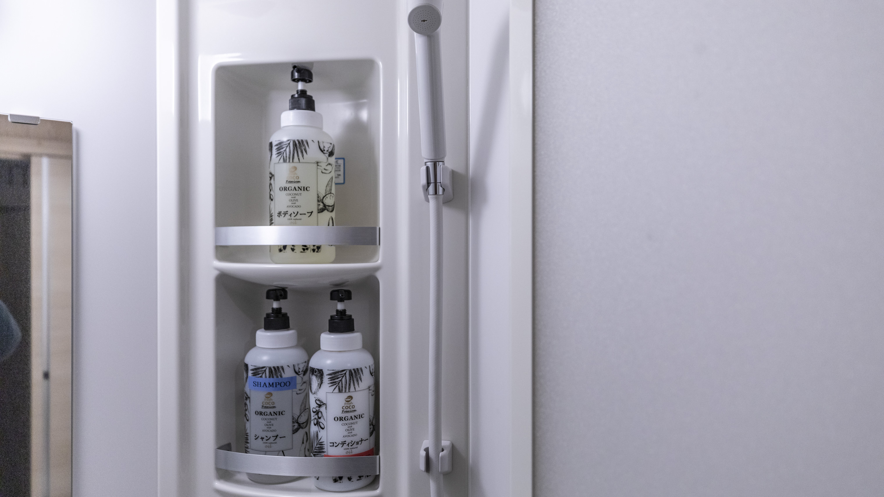 カプセルフロア共用バスルーム