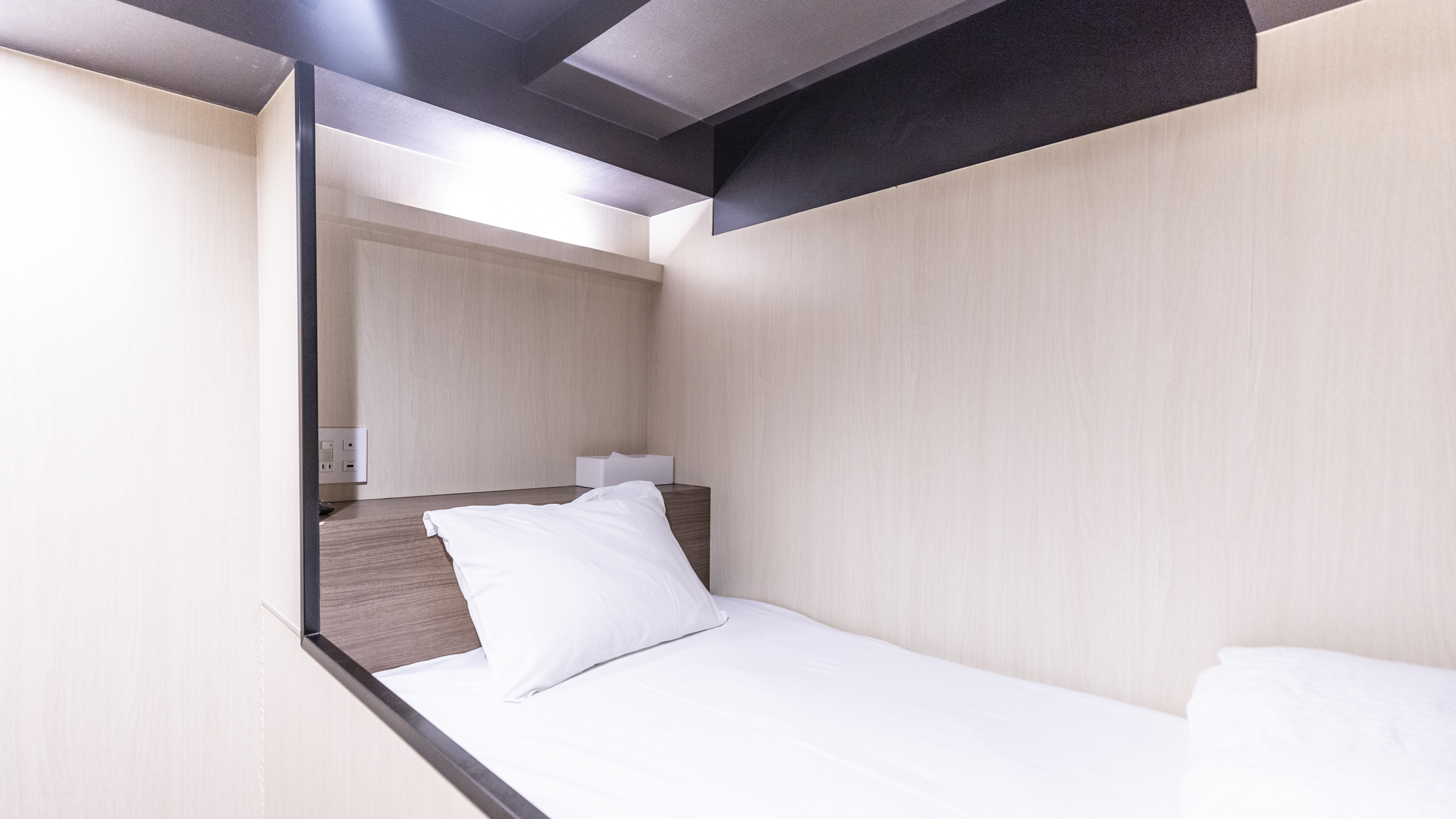 【男性専用】カプセルルーム上段　禁煙