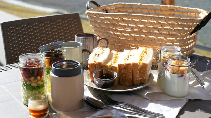 ウッドデッキテラスで朝食タイム♪